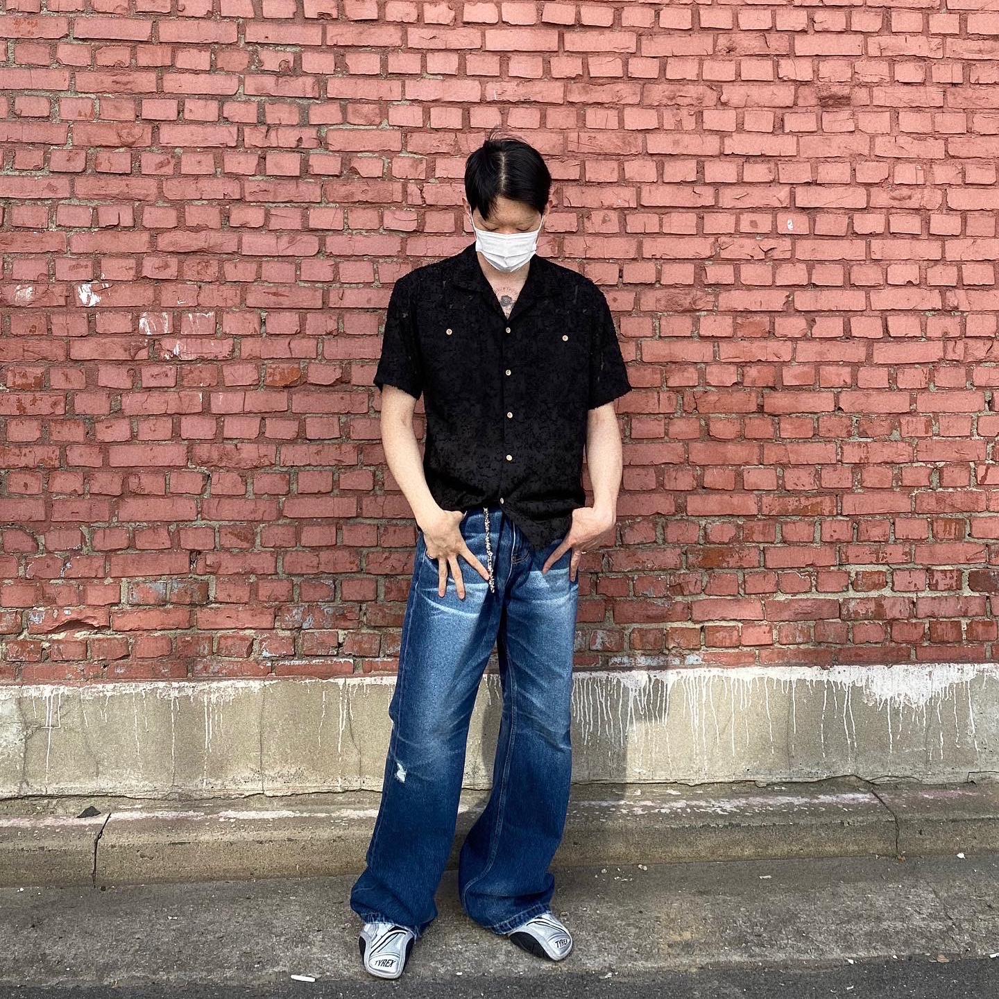 Balenciaga Tyrex Sneakers Black Grey 착용 스타일
