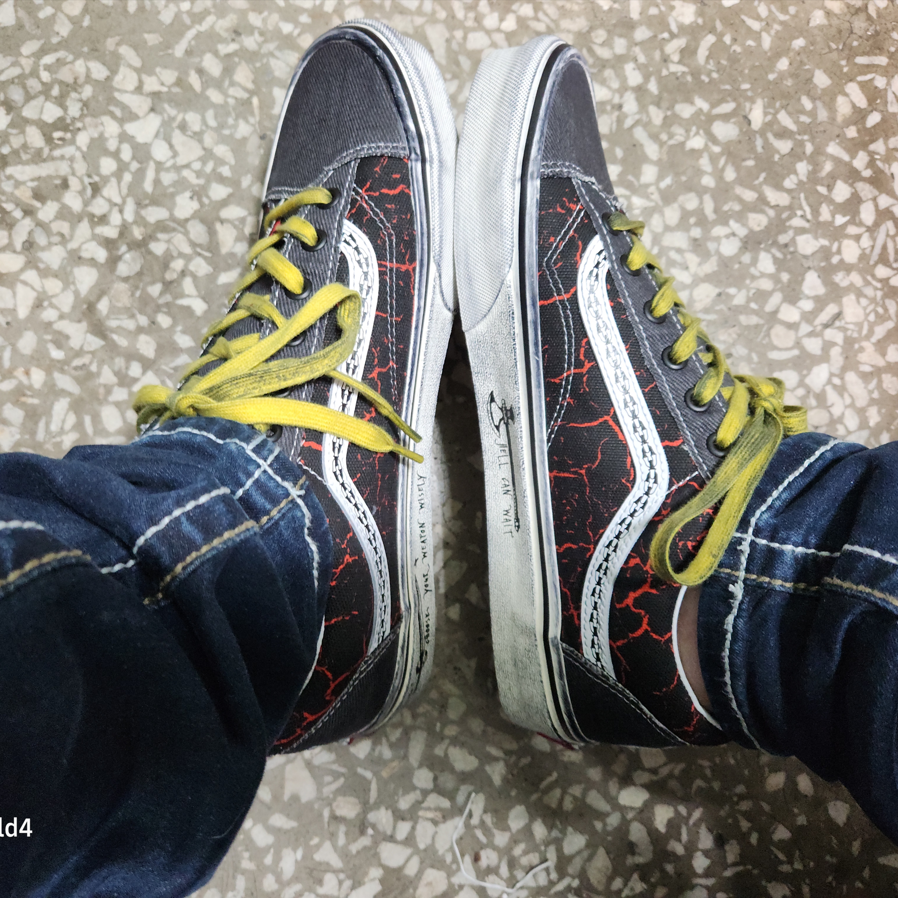 Vans x Stranger Things Style 36 Black Red 착용 스타일 - 2