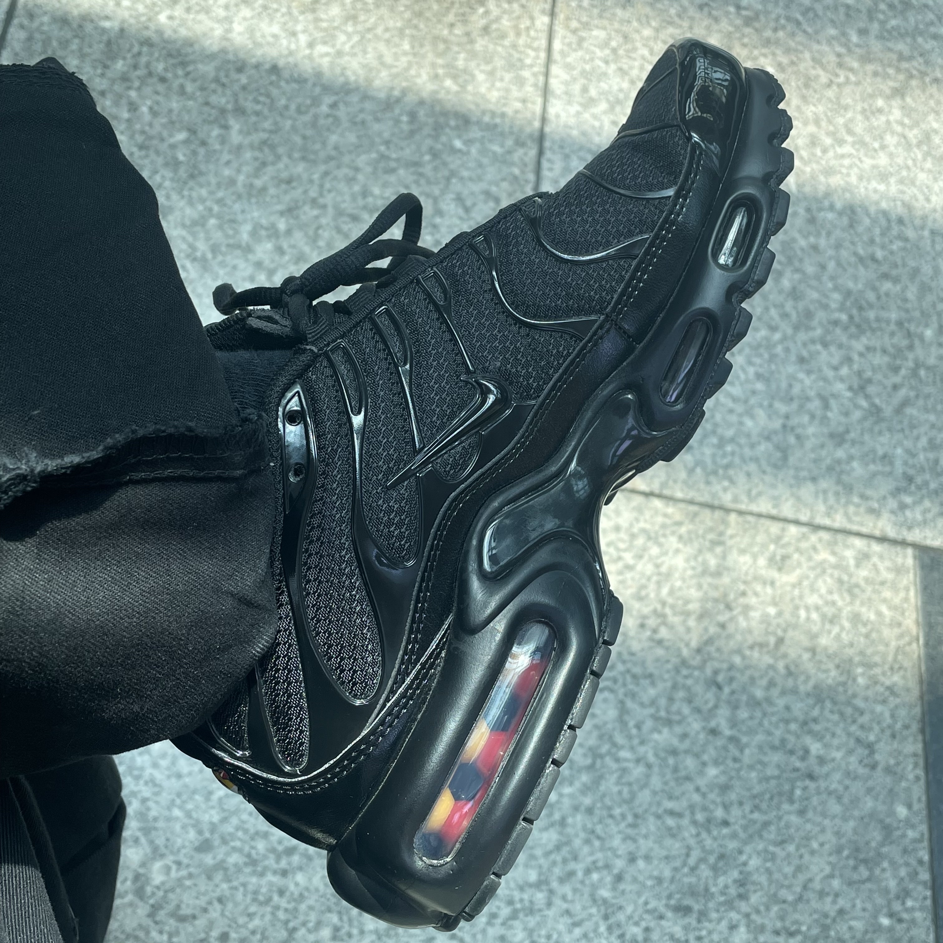 Nike Air Max Plus Triple Black 착용 스타일