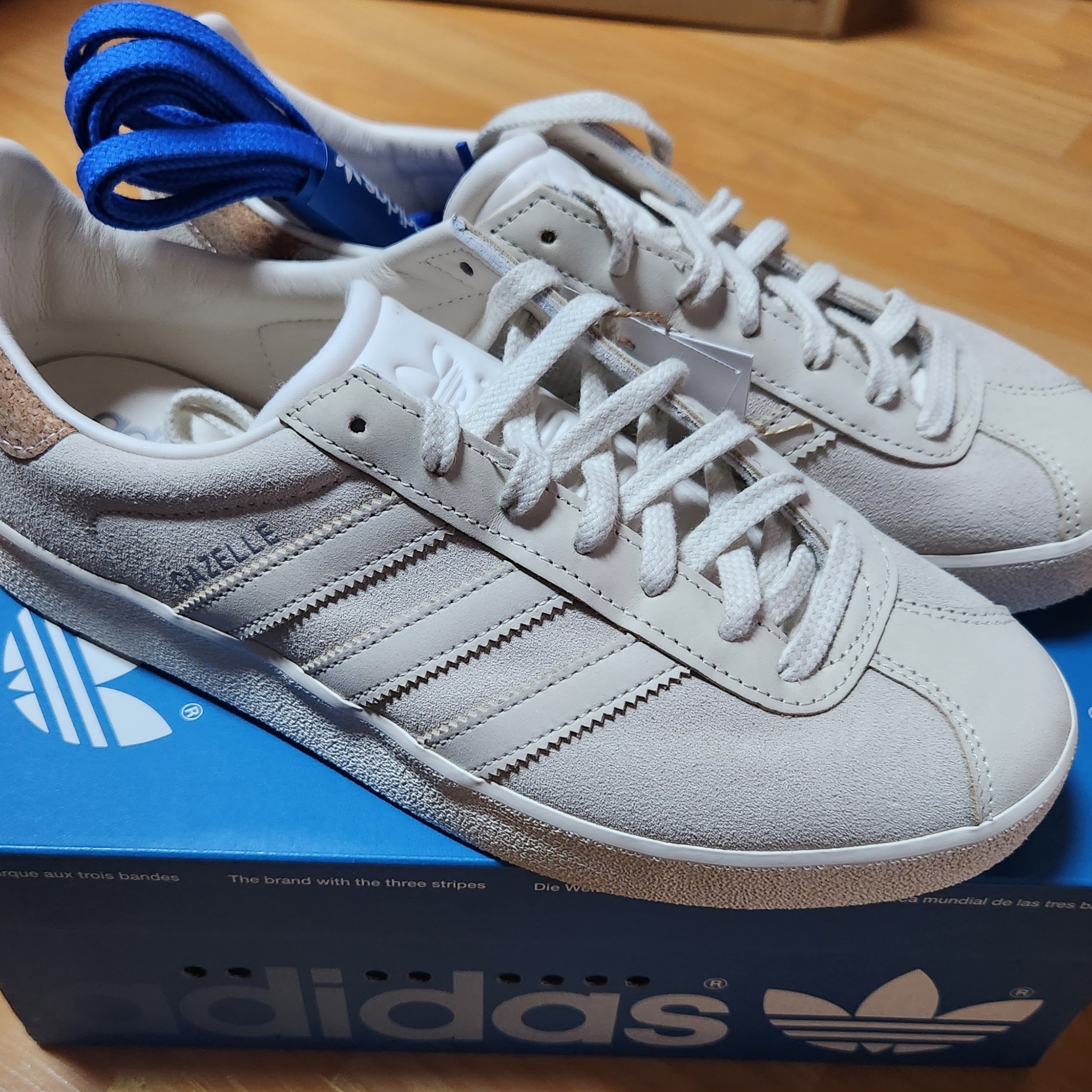Adidaas Gazelle 85 Wonder White 착용 스타일 - 2
