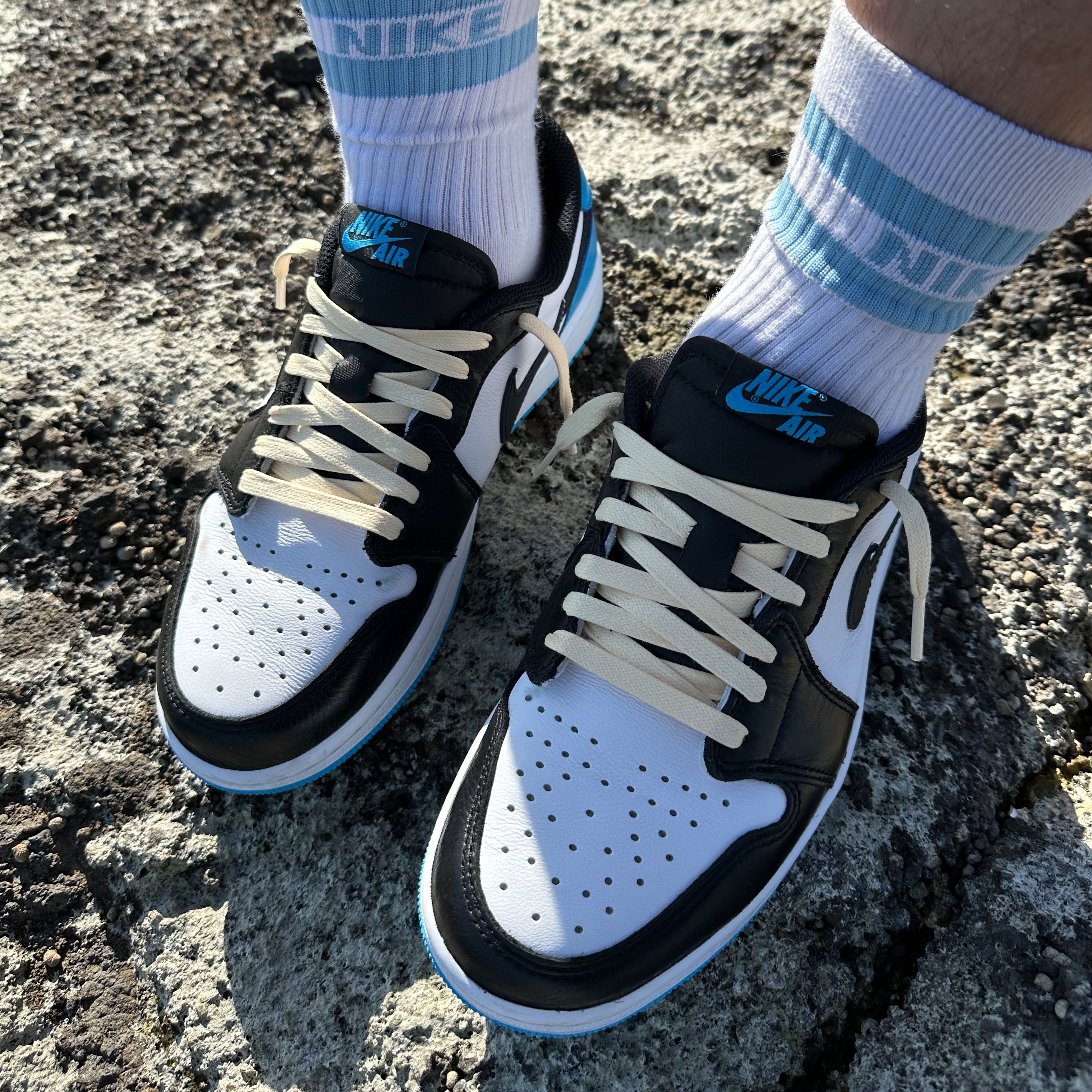 Jordan 1 Retro Low OG Black and Dark Powder Blue 착용 스타일