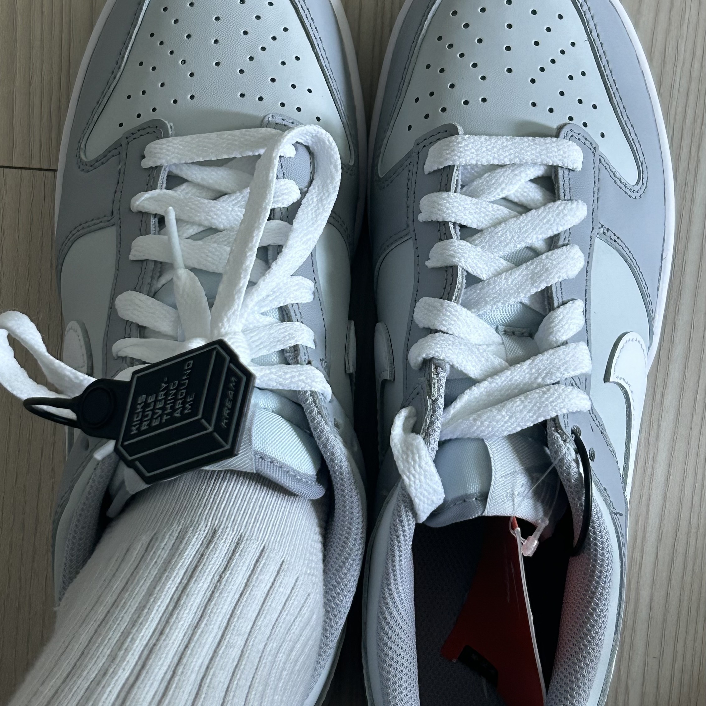 (GS) Nike Dunk Low Wolf Grey 착용 스타일 - 1