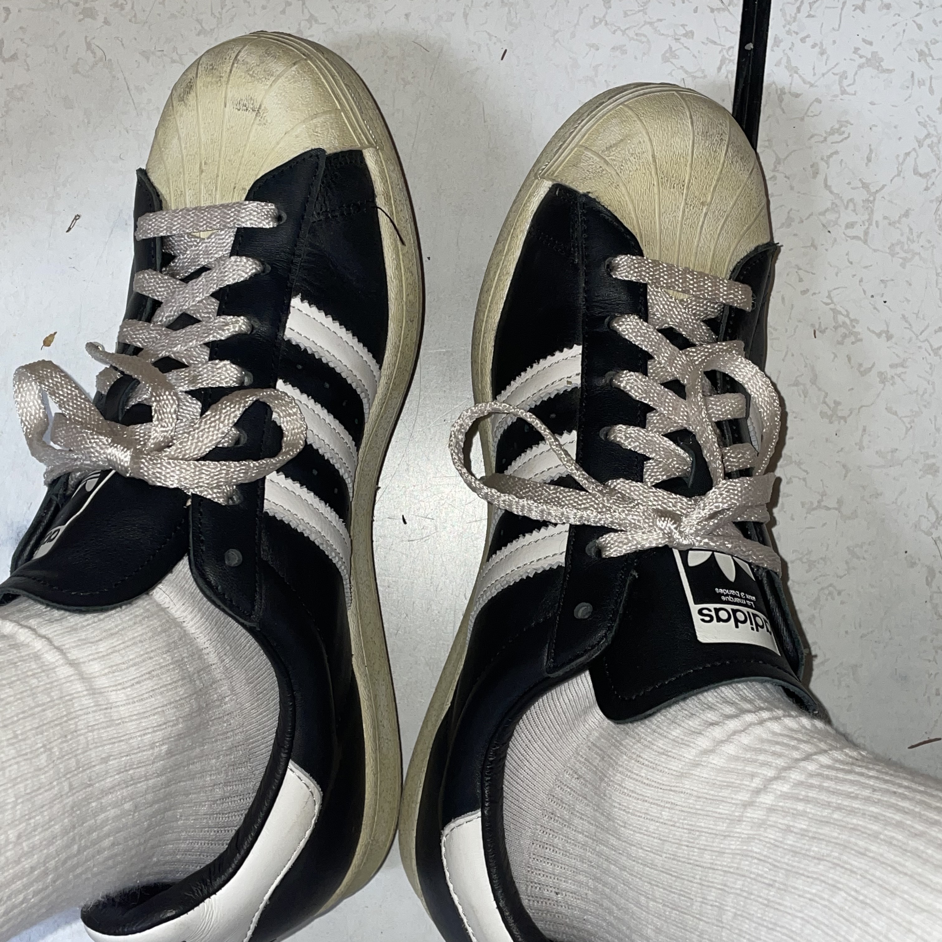Adidas Superstar Premium Black White 착용 스타일