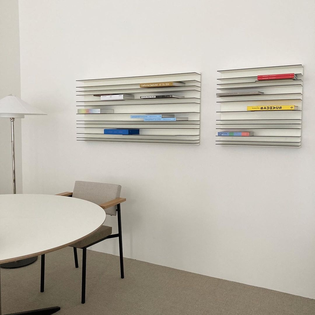 Spectrum Paperback Wallsystem 120cm White 착용 스타일 - 3
