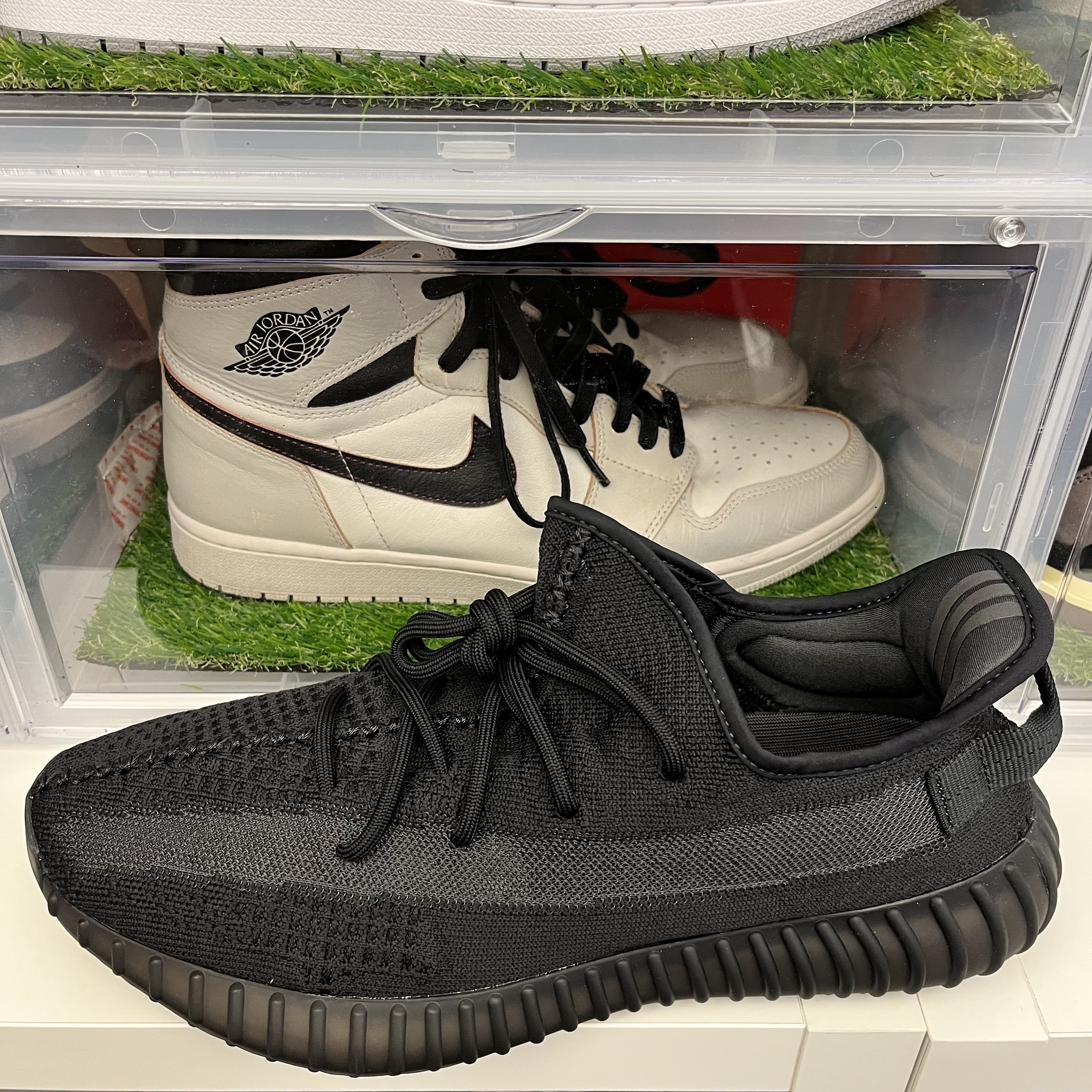Adidas Yeezy Boost 350 V2 Onyx 착용 스타일