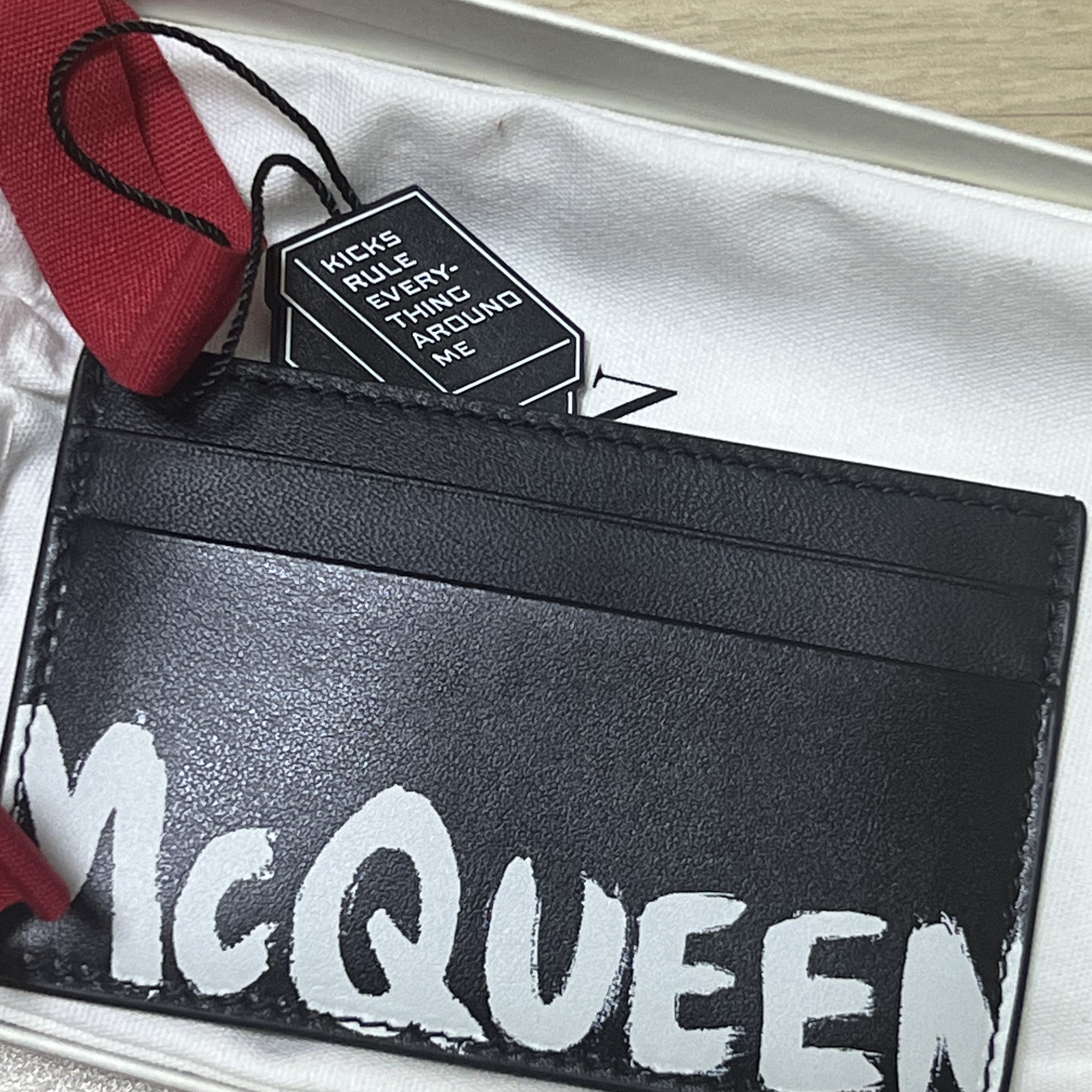 Alexander McQueen Graffiti Card Holder Calfskin Black 착용 스타일