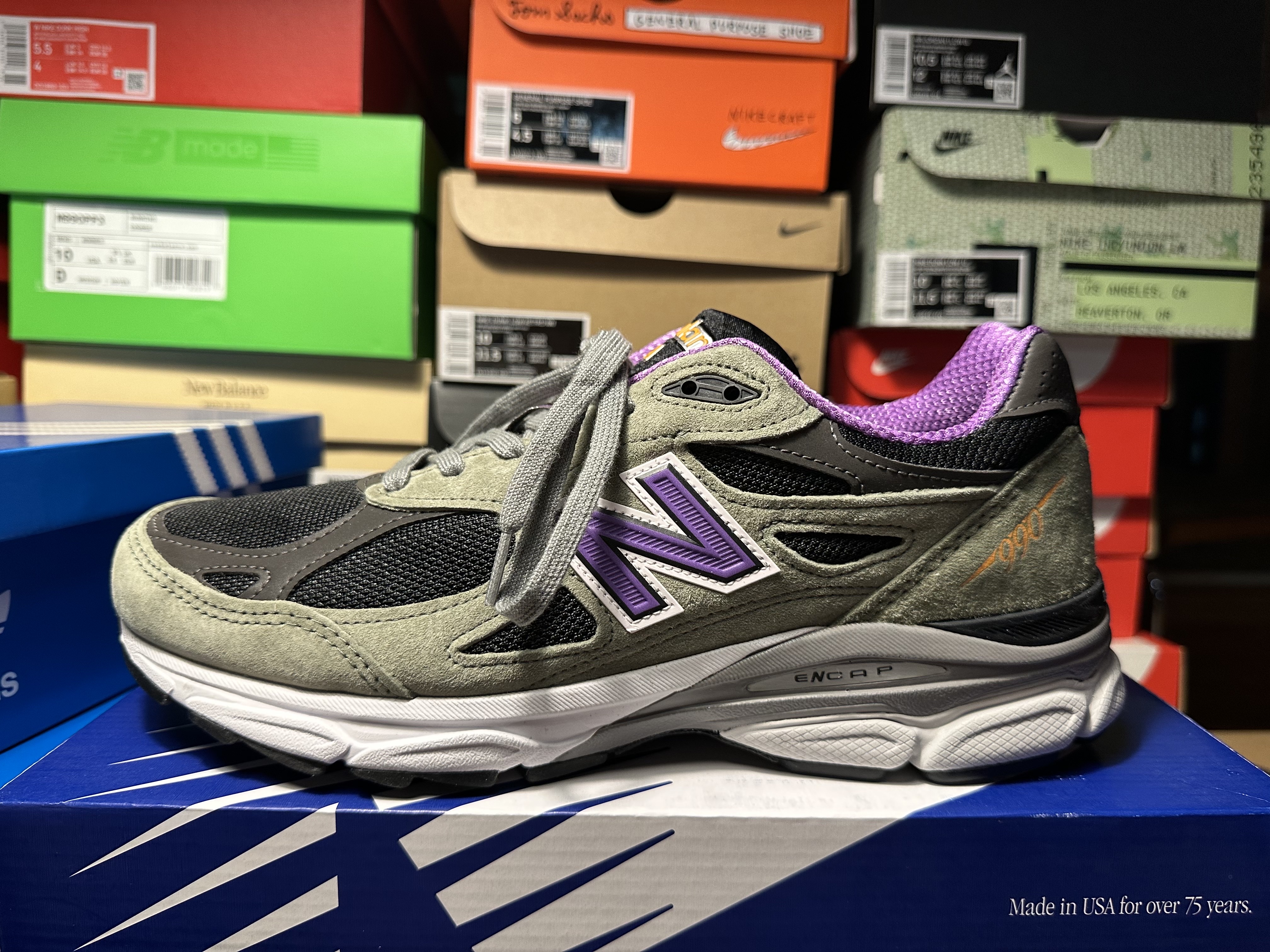 뉴발란스 990v3 메이드 인 USA 올리브 리프 블랙 착용 스타일 - 3