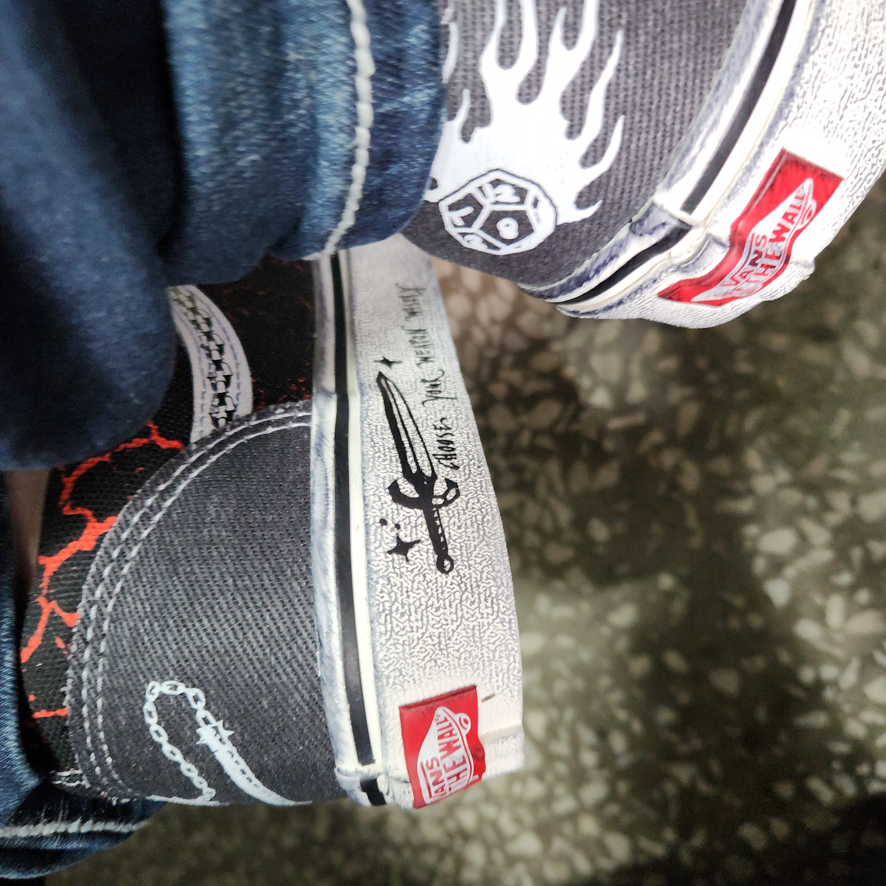 Vans x Stranger Things Style 36 Black Red 착용 스타일 - 5