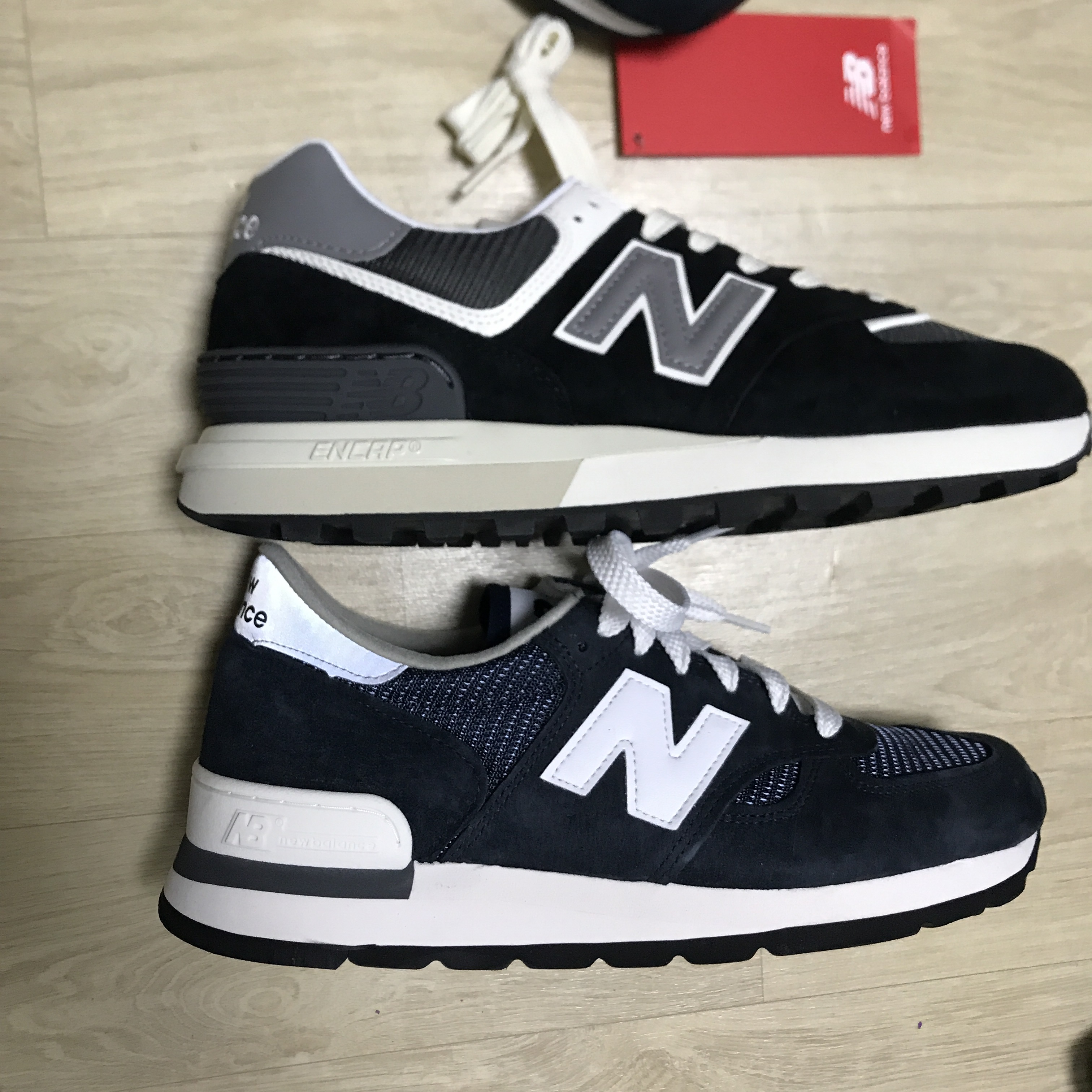 뉴발란스 990v1 메이드 인 USA 그레이 화이트, 뉴발란스 990v1 메이드 인 USA 네이비 착용 스타일 - 4