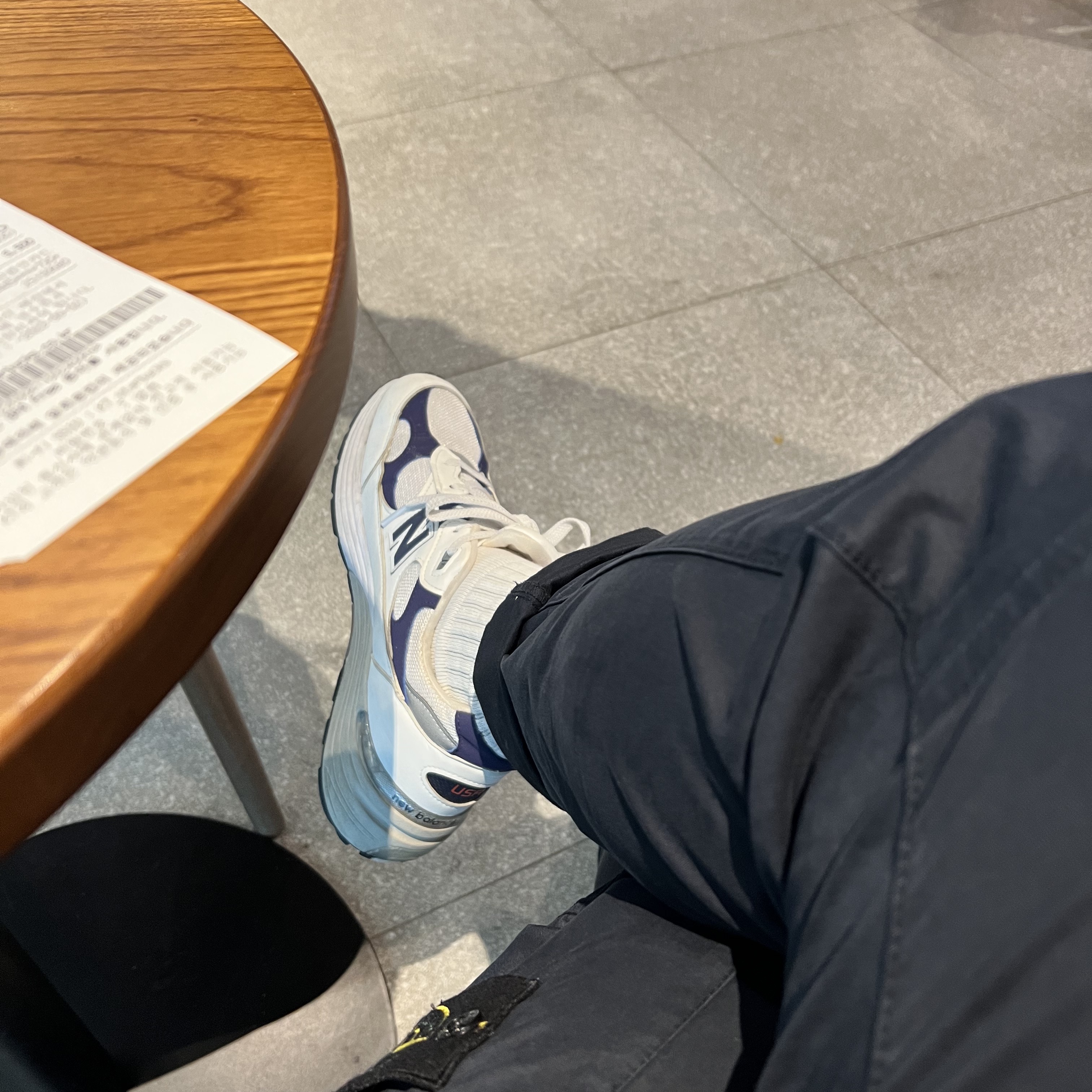 New Balance 992 Made in USA White Navy 착용 스타일 - 1