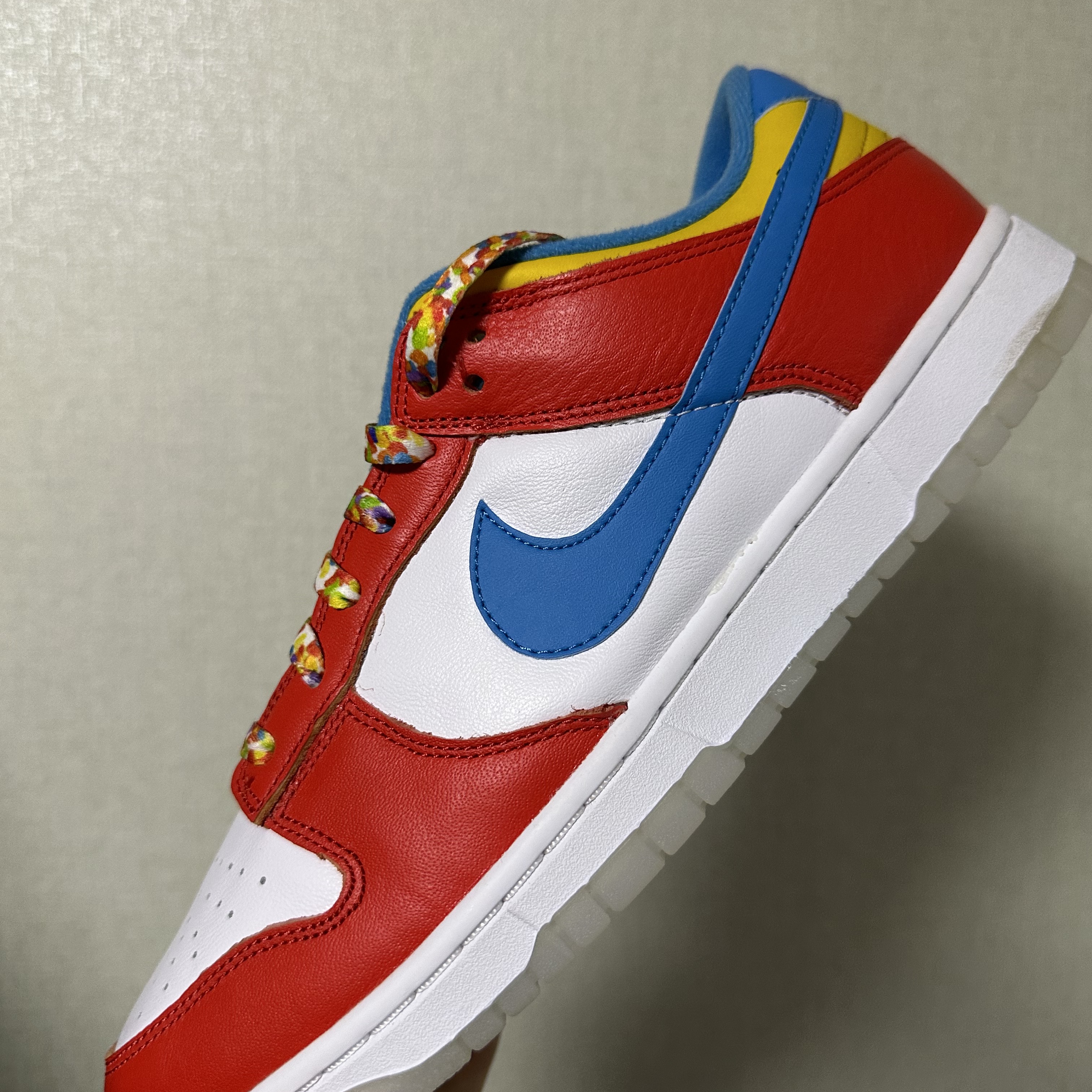 Nike x LeBron James x Fruity Pebbles Dunk Low QS Habanero Red 착용 스타일 - 3