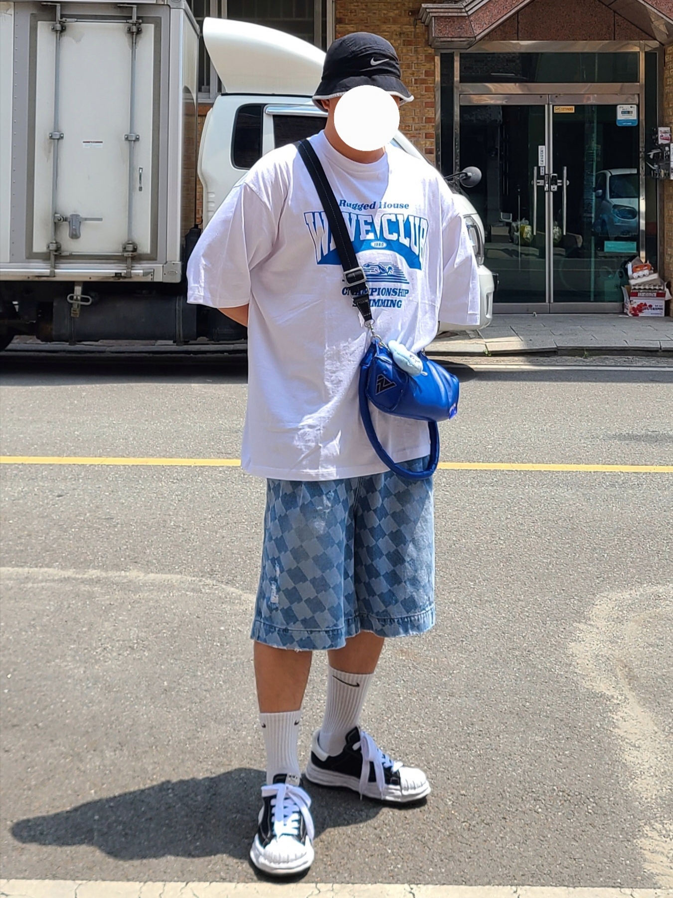Nike Dri-Fit Perforated Running Bucket Hat Black, Ader Error x Zara Leather Shoulder Bag Blue 착용 스타일