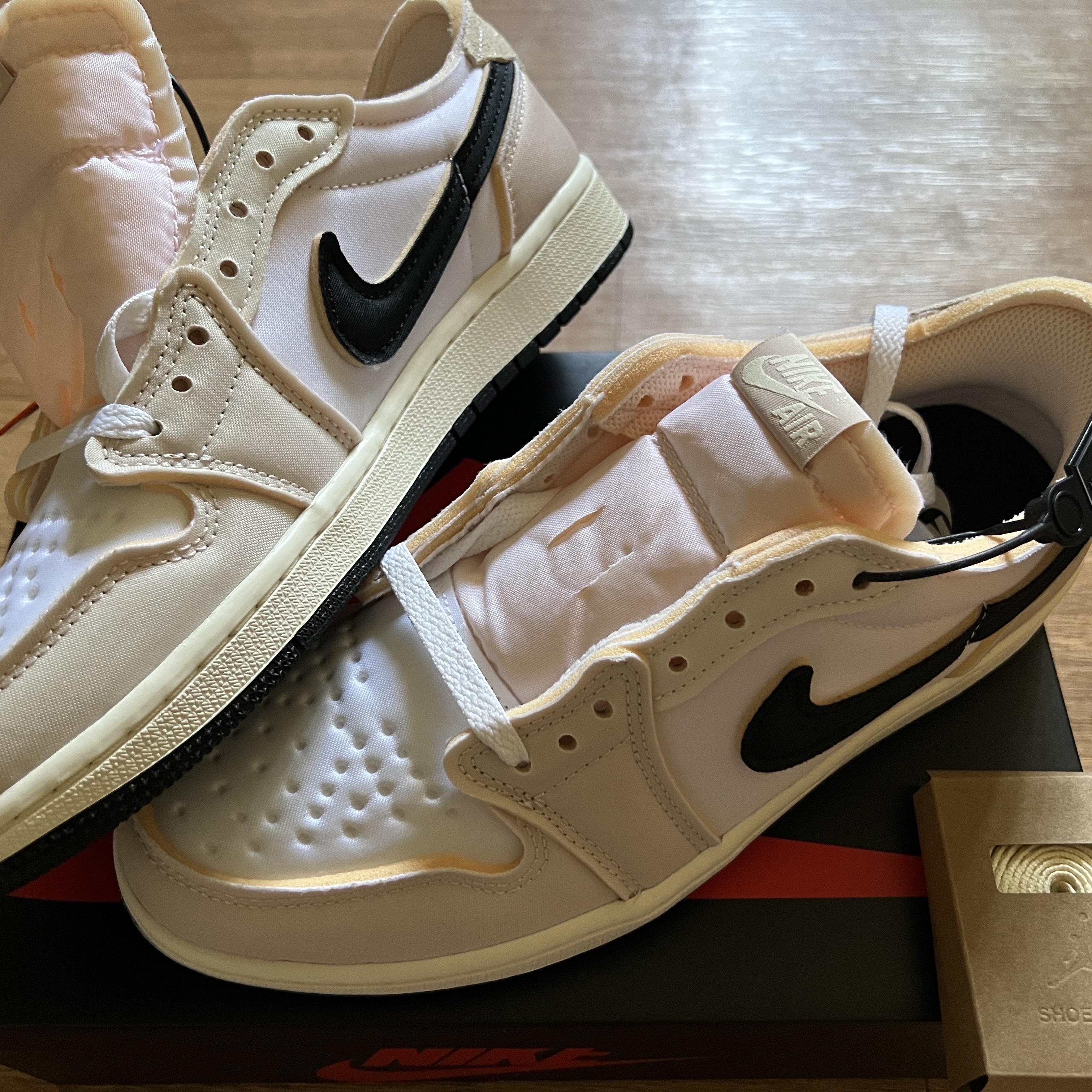 Jordan 1 Retro Low OG EX White and Coconut Milk 착용 스타일