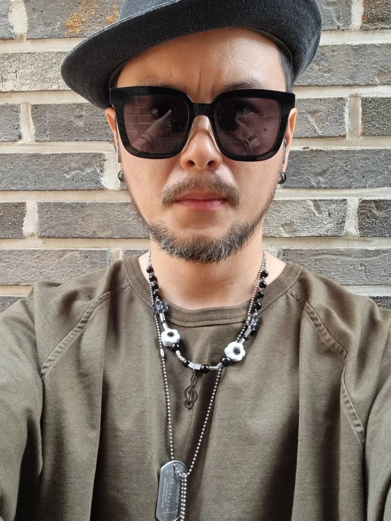 프라다 라피아 토트백 블랙, 나이키 x 피어 오브 갓 에어 피어 오브 갓 모카신 블랙 착용 스타일 - 1