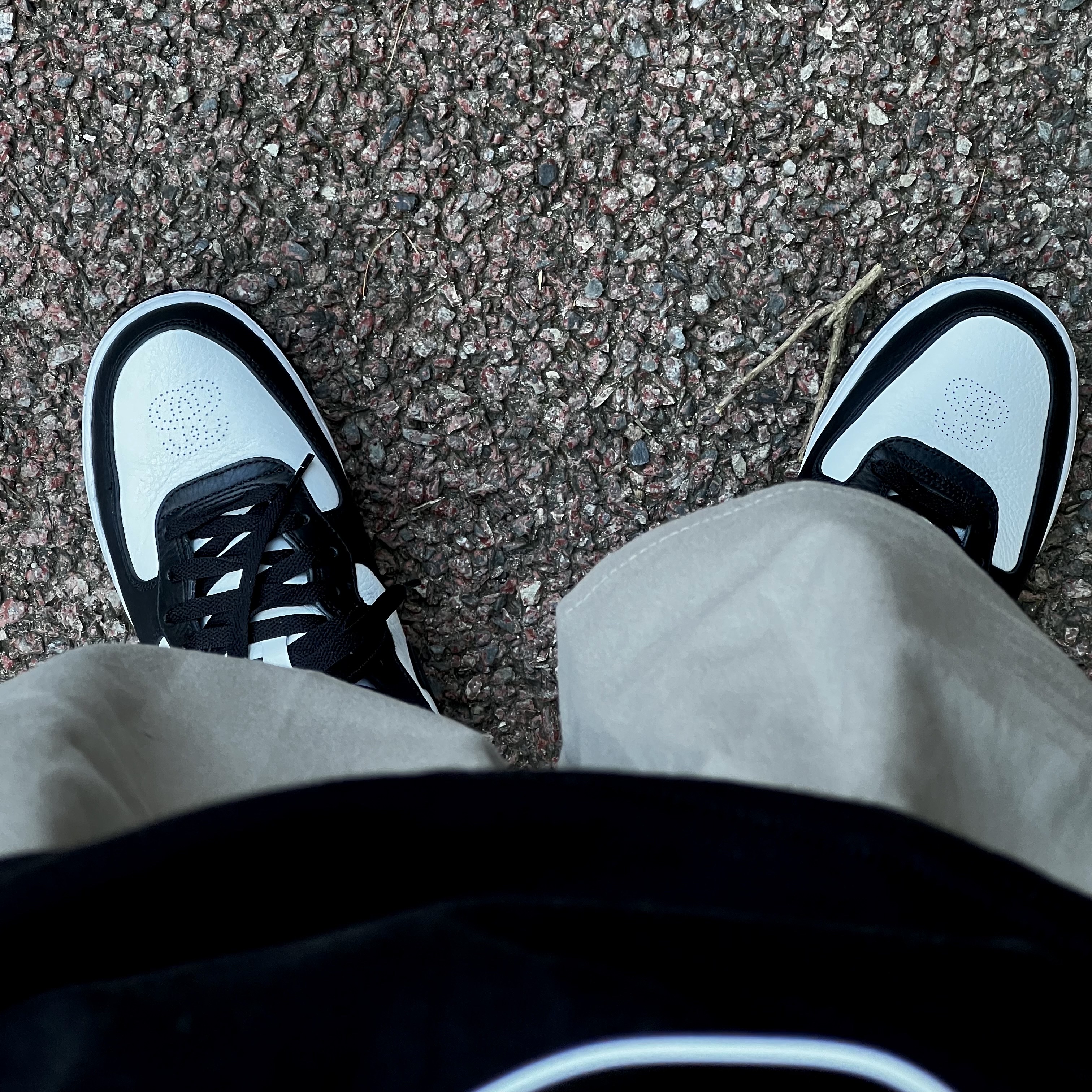 Nike x Stussy Air Force 1 '07 Mid SP Black and Light Bone 착용 스타일 - 1