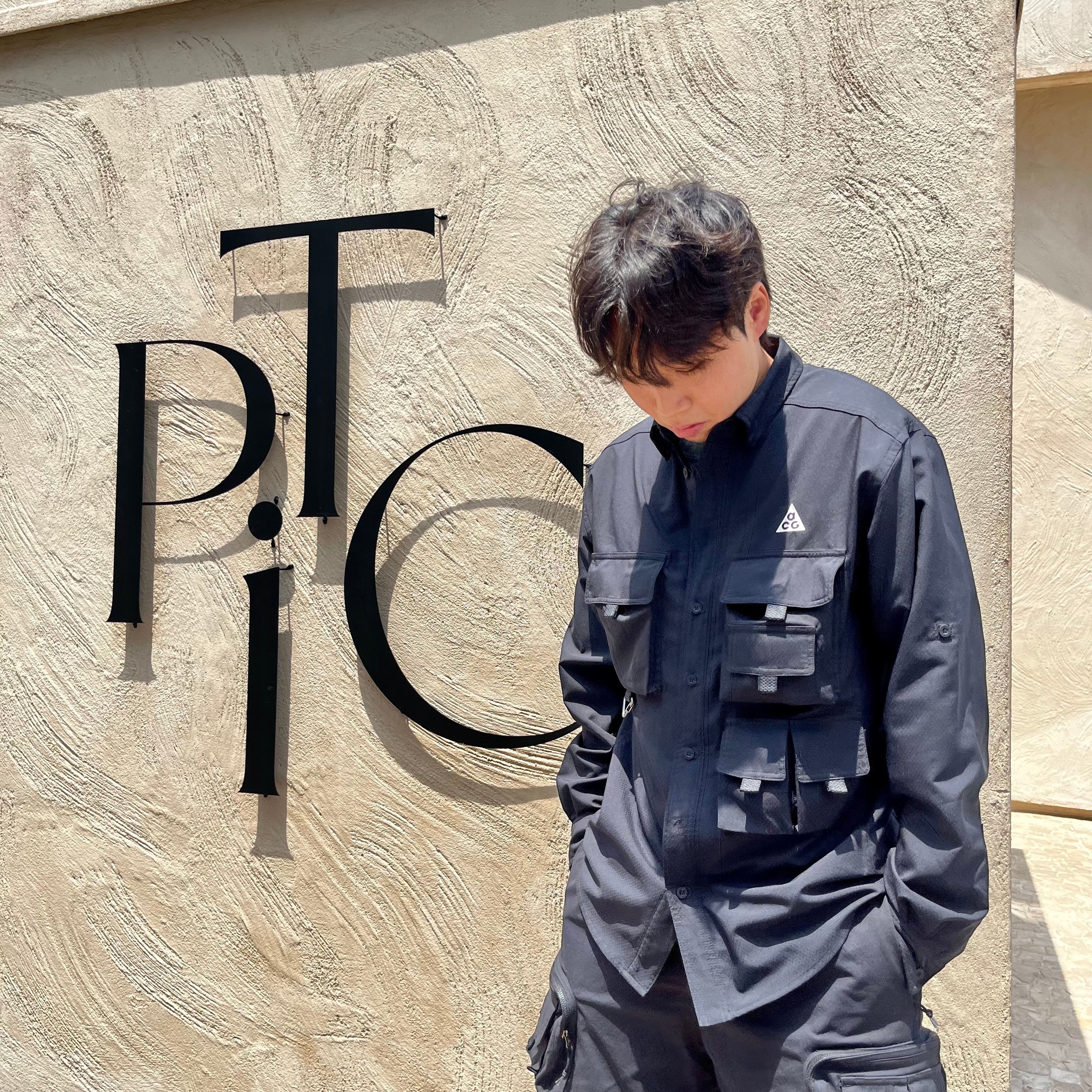 Nike ACG Cargo Shorts Black - Asia, Nike ACG Dri-Fit UV Devastation Trail Shirt Dark Smoke Grey - Asia 착용 스타일 - 1