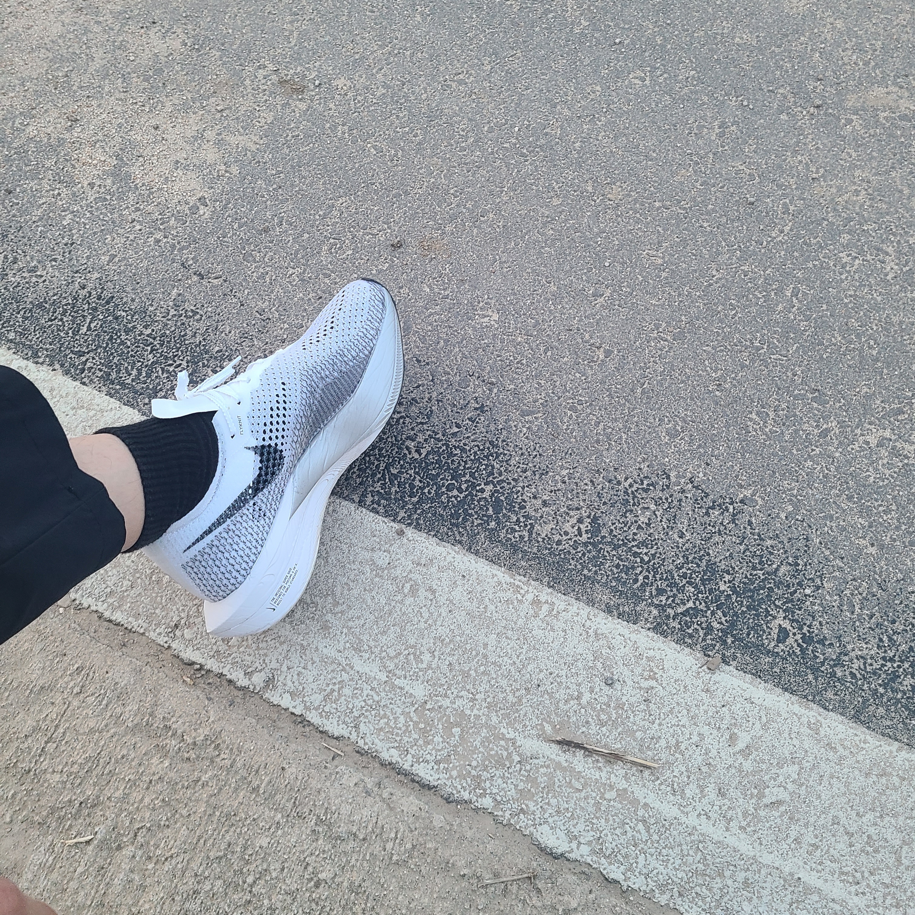 Nike ZoomX Vaporfly Next% 3 White Grey 착용 스타일
