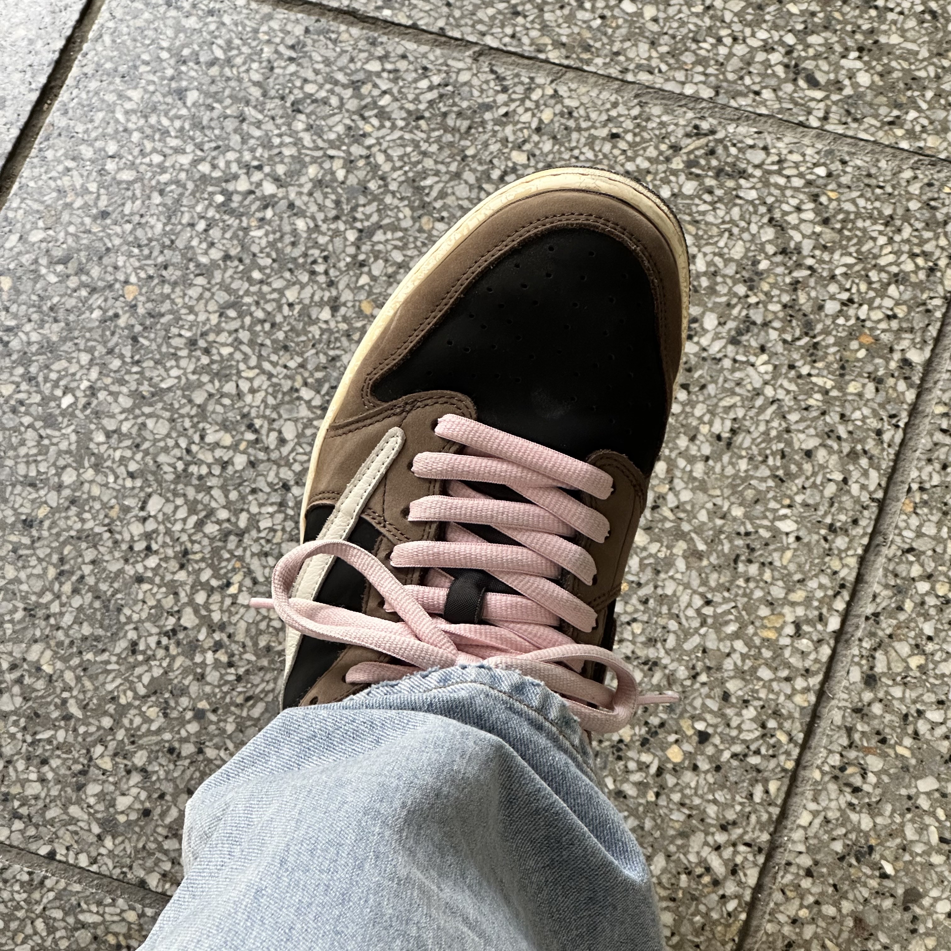 Jordan 1 x Travis Scott Retro Low OG SP Mocha 착용 스타일