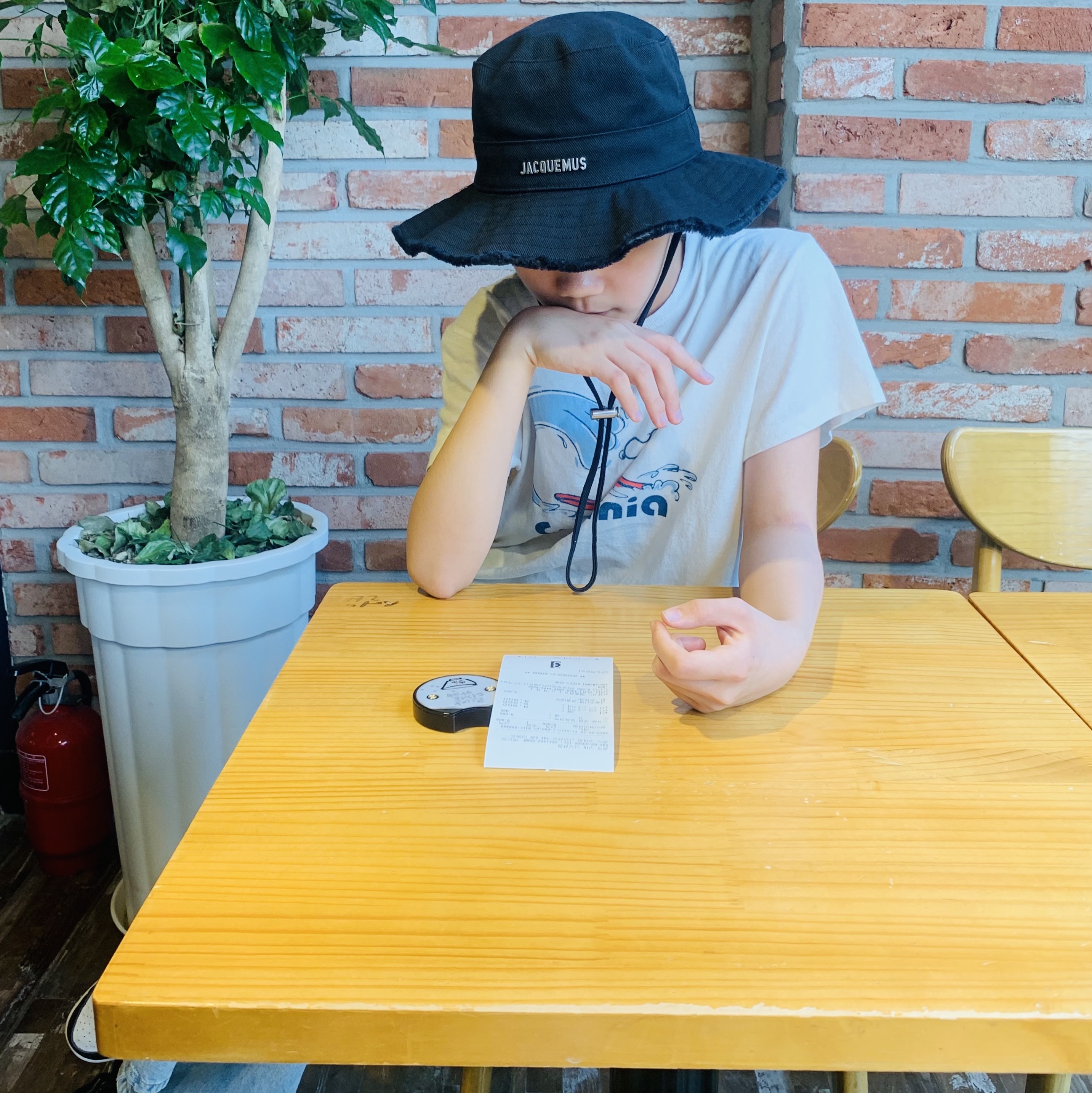 Jacquemus Le Bob Artichaut Bucket Hat Black 착용 스타일