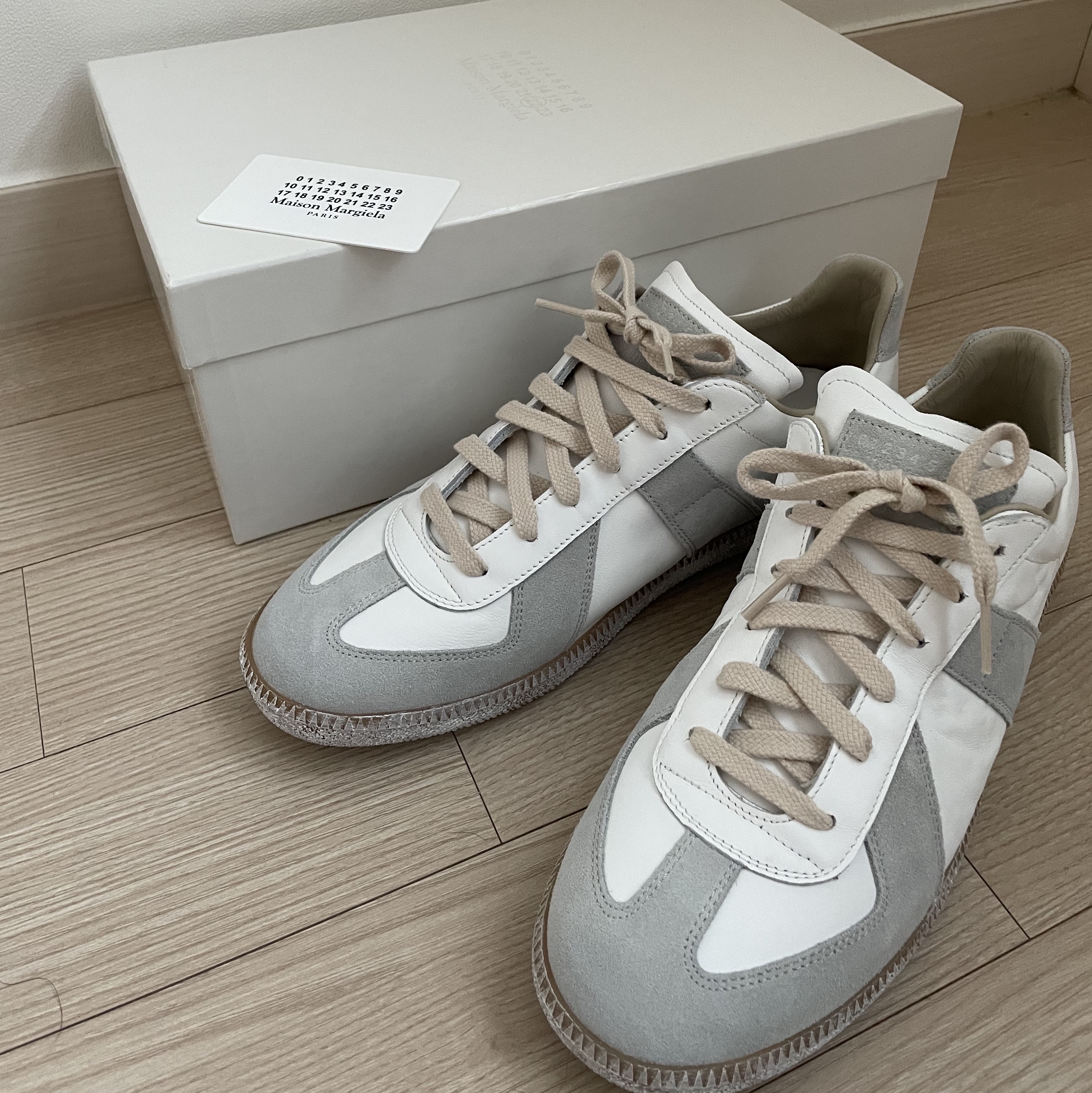 Maison Margiela Replica Painted Sneakers White 착용 스타일