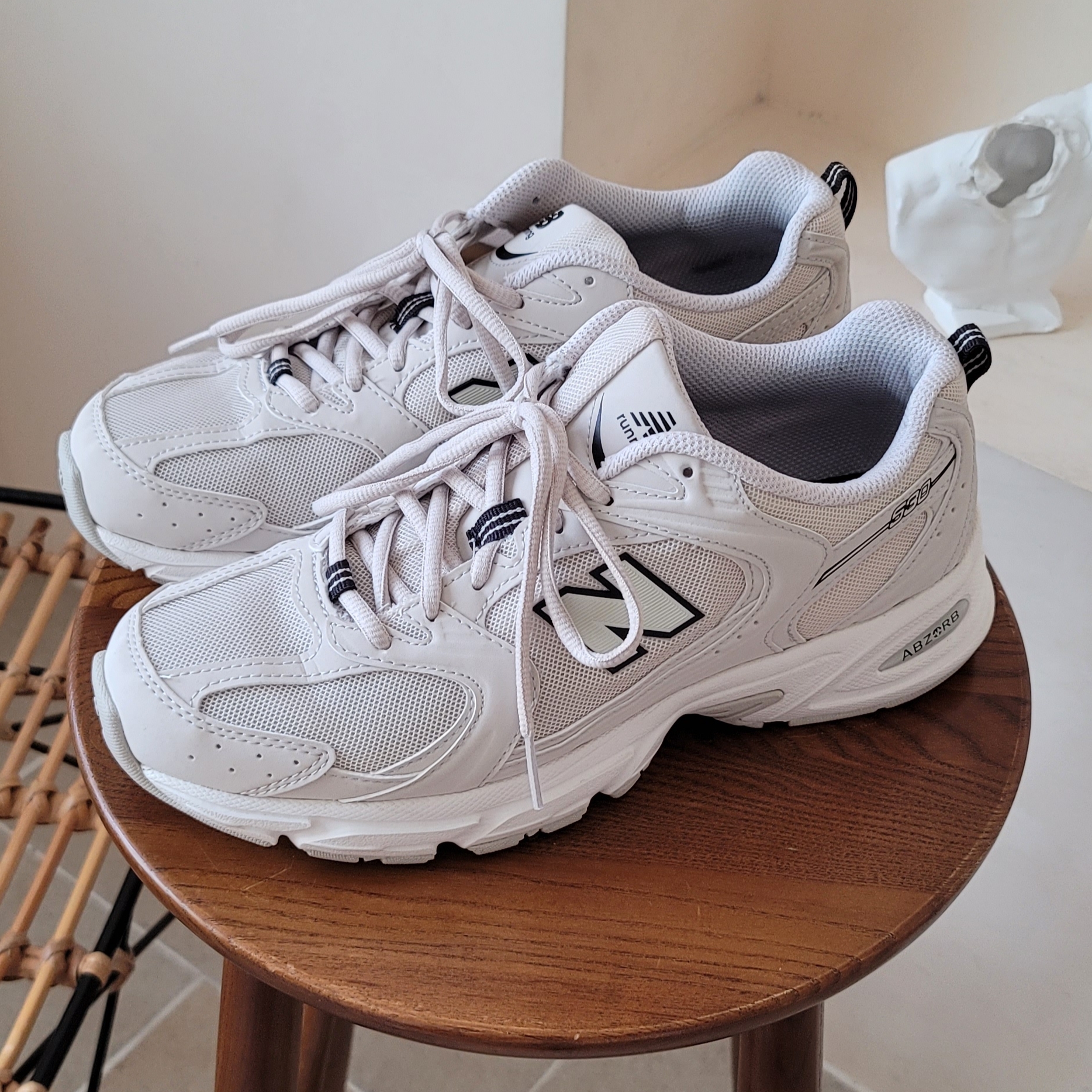 New Balance 530 Ivory 착용 스타일