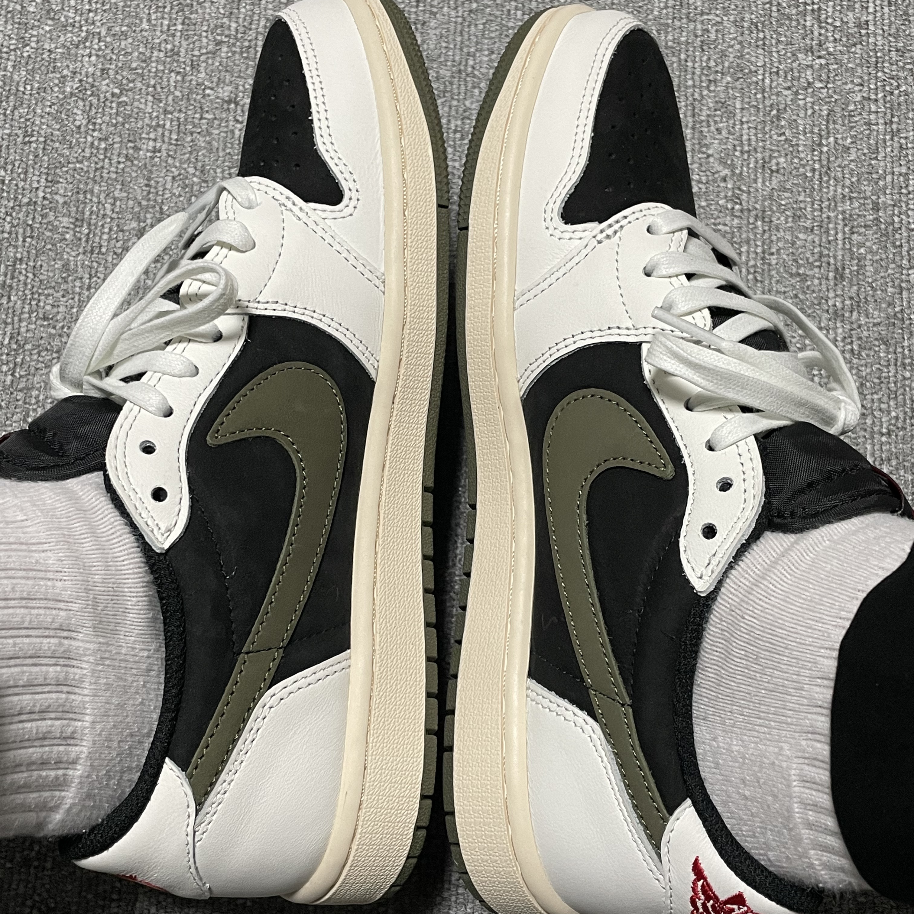 (W) Jordan 1 x Travis Scott Retro Low OG SP Medium Olive 착용 스타일