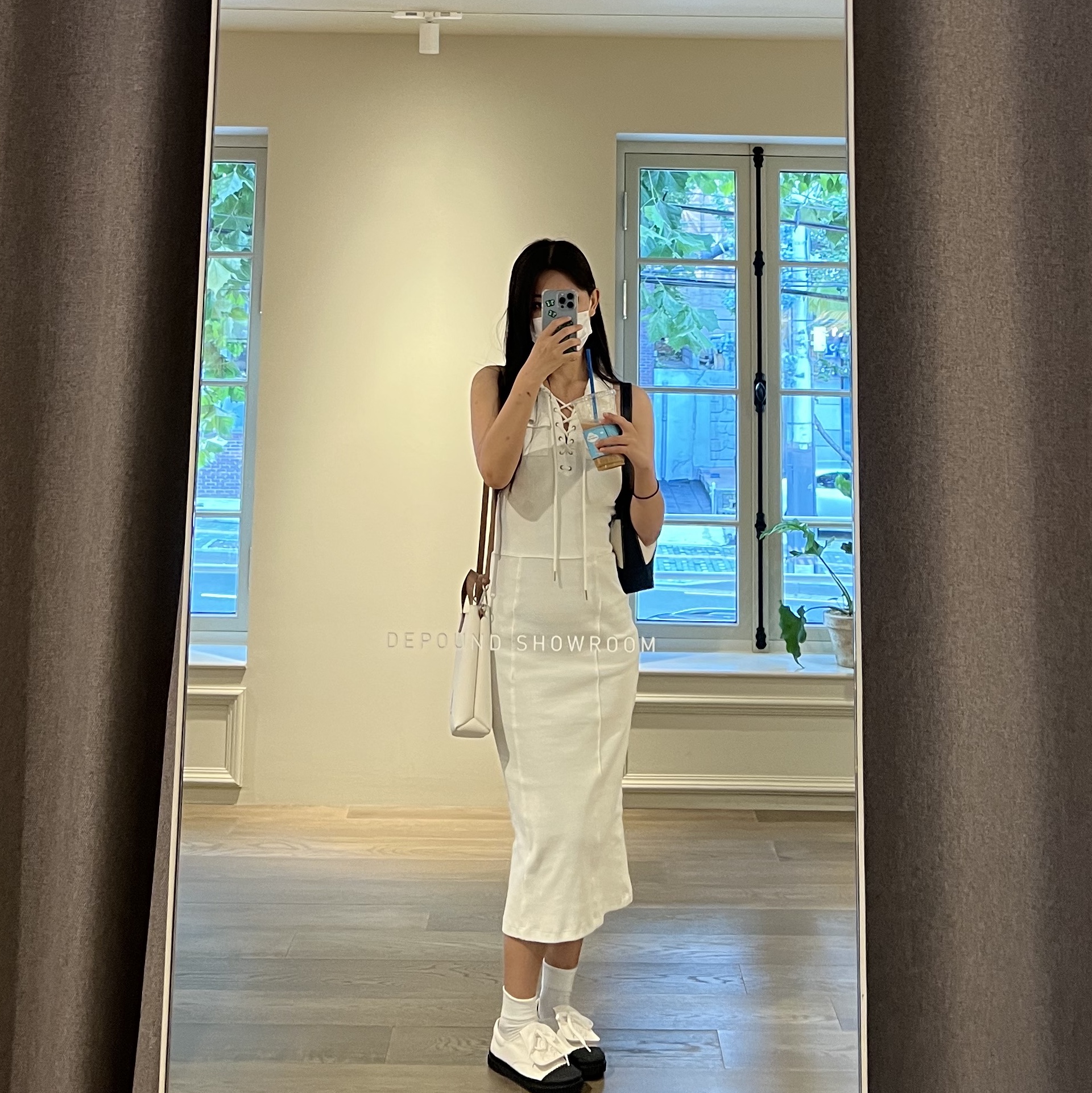(W) Loewe Anagram Flap Sneakers in Canvas Soft White 착용 스타일 - 3