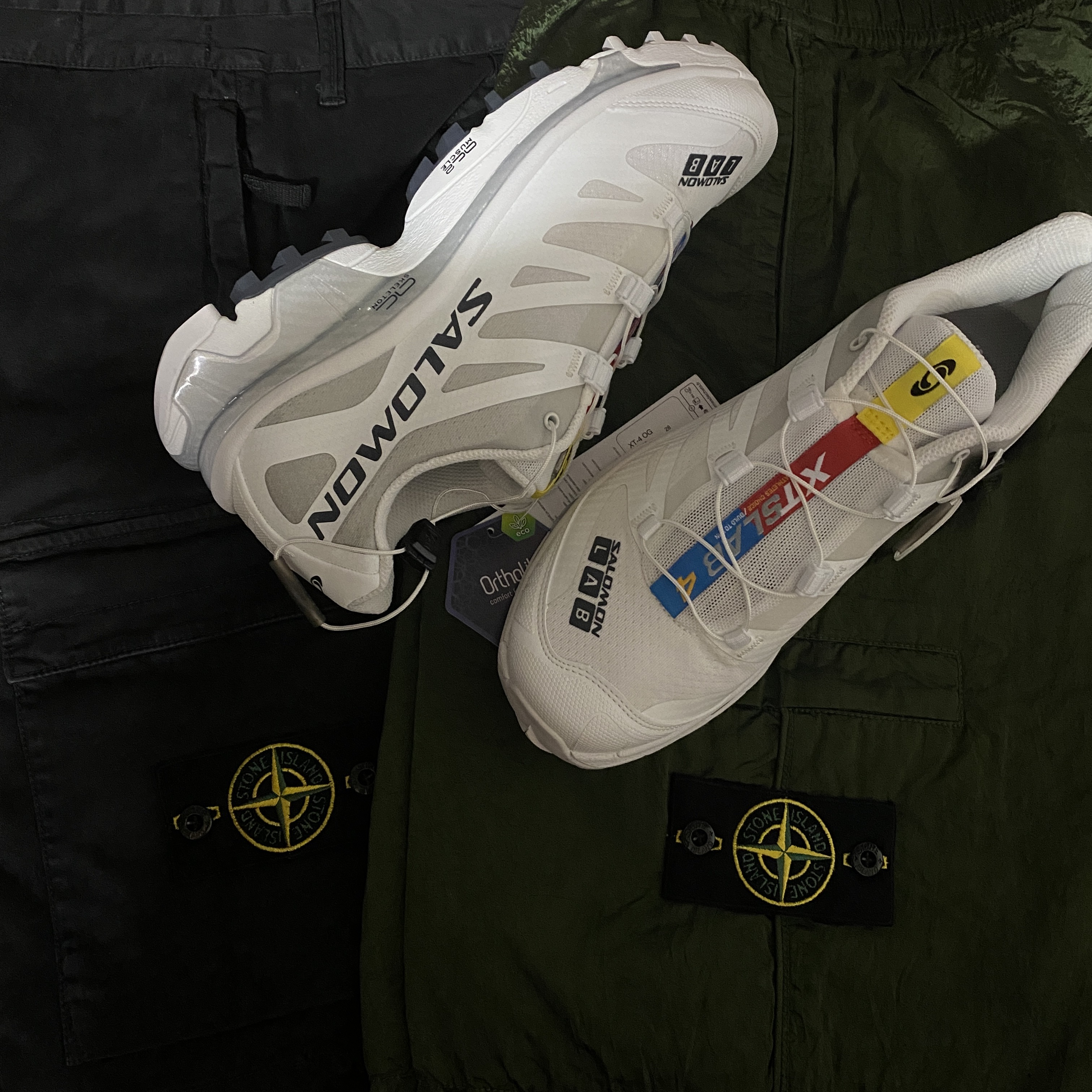 Salomon XT-4 White Lunar Rock, Stone Island L1721 Nylon Metal Garment Dyed Bermuda Shorts Olive Green - 22SS 착용 스타일