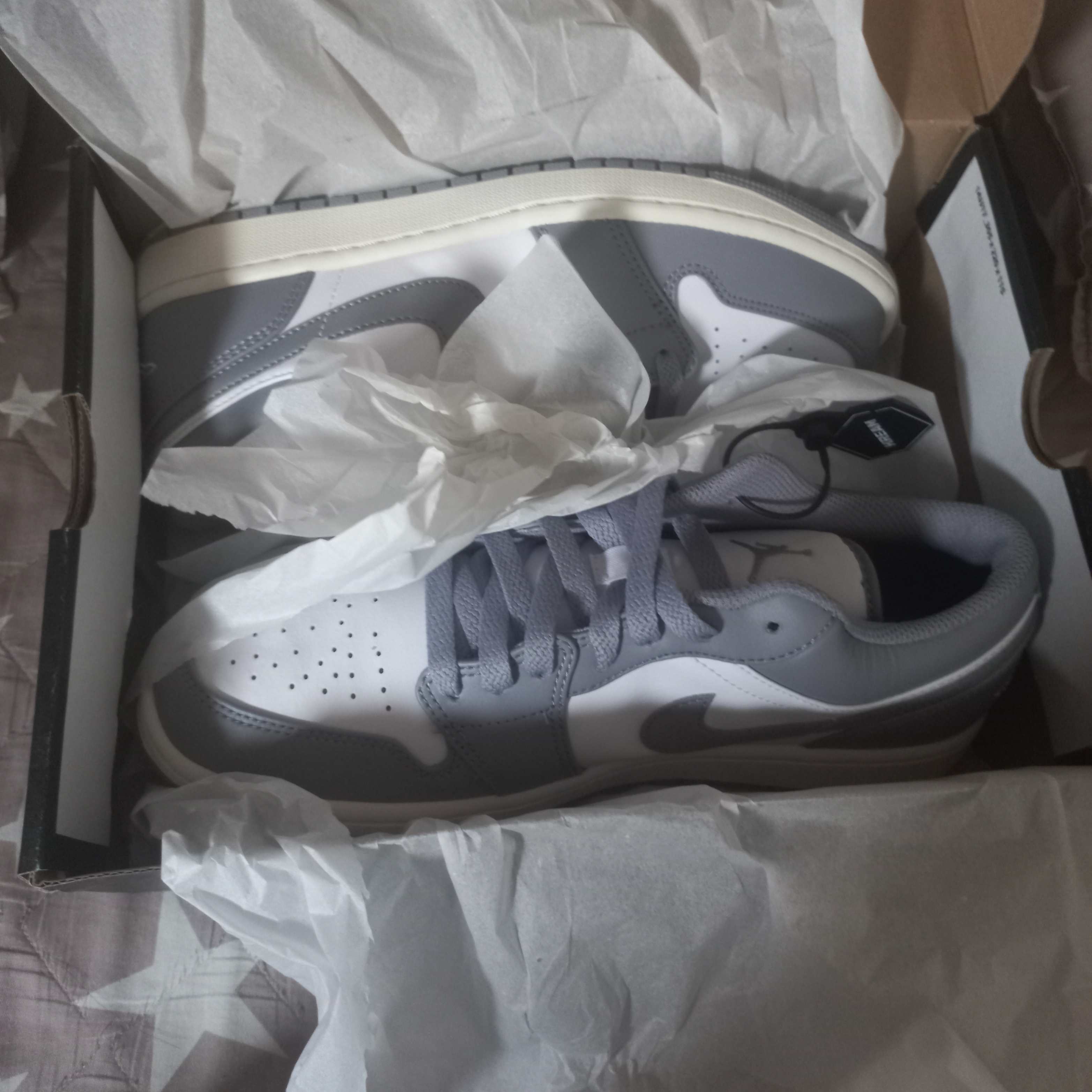 Jordan 1 Low Stealth and White 착용 스타일