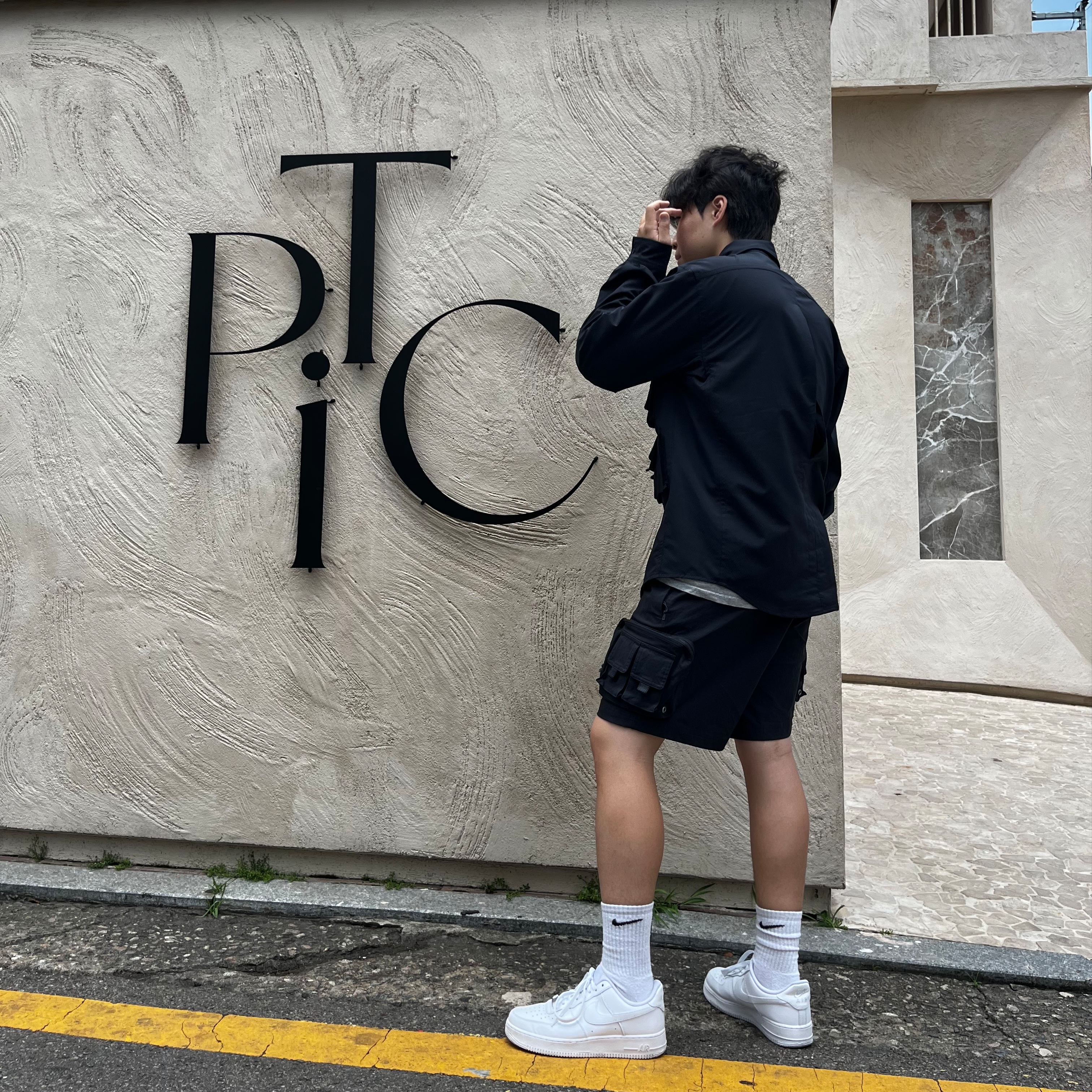 Nike ACG Cargo Shorts Black - Asia, Nike ACG Dri-Fit UV Devastation Trail Shirt Dark Smoke Grey - Asia 착용 스타일 - 3