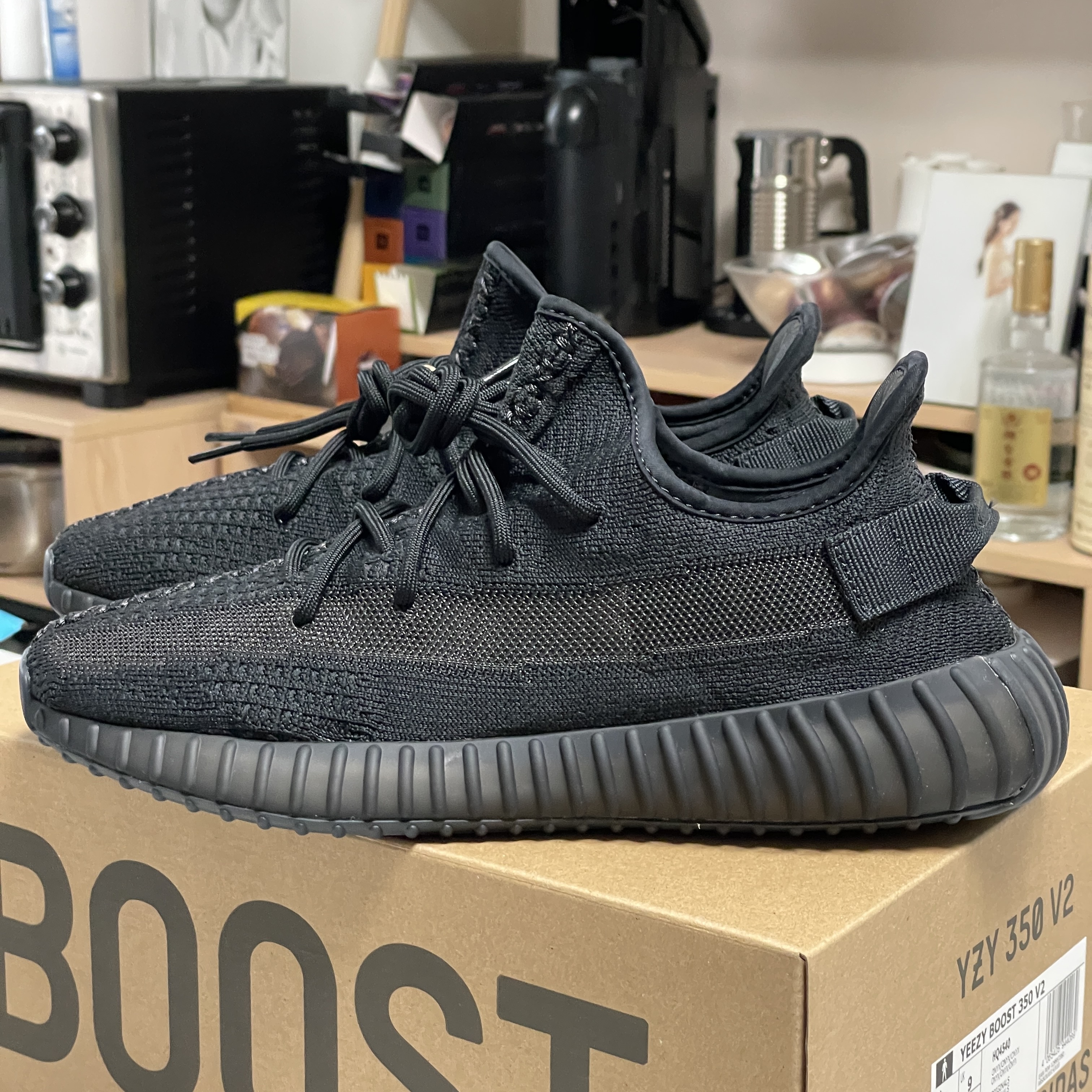 Adidas Yeezy Boost 350 V2 Onyx 착용 스타일