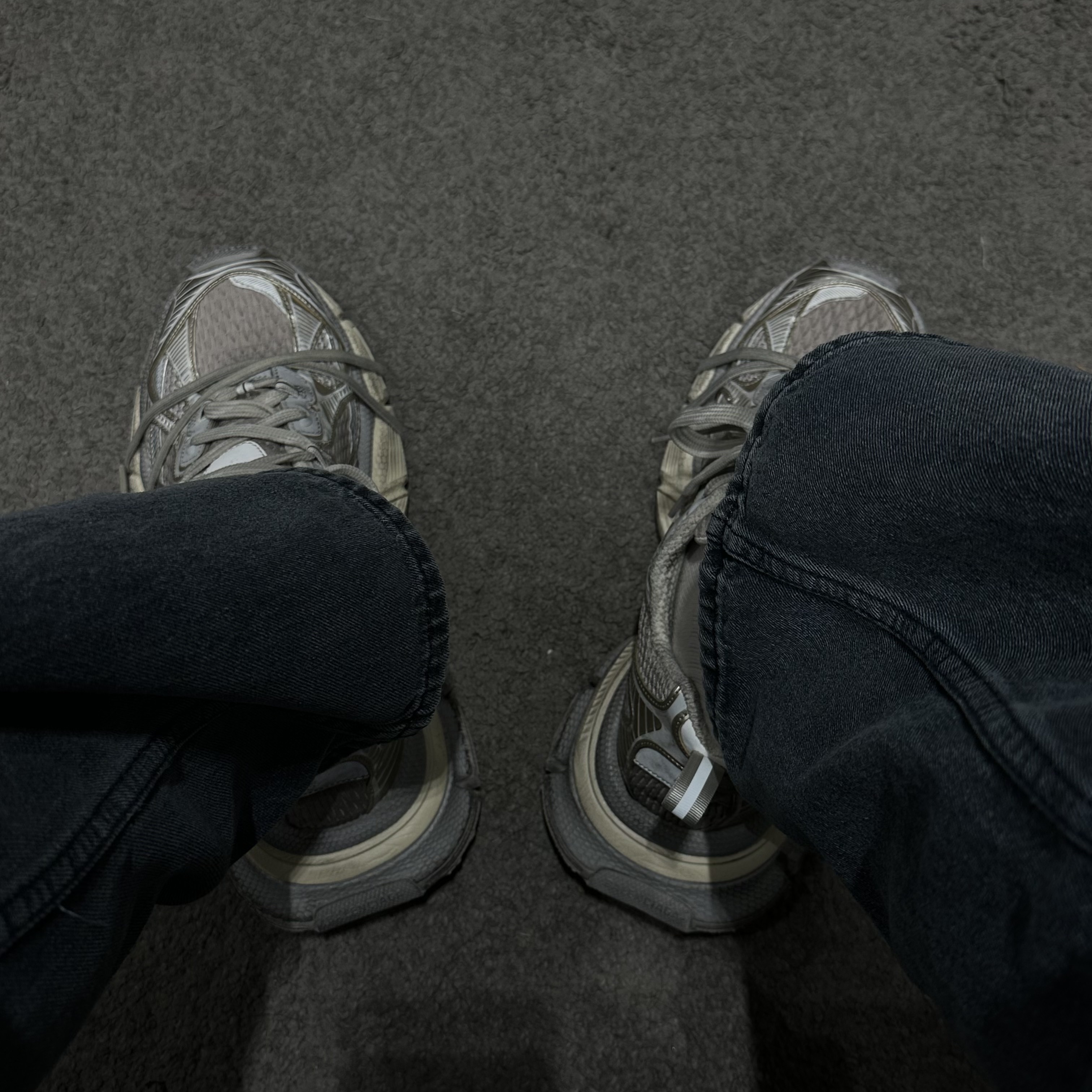 Balenciaga 3XL Sneakers Light Beige 착용 스타일