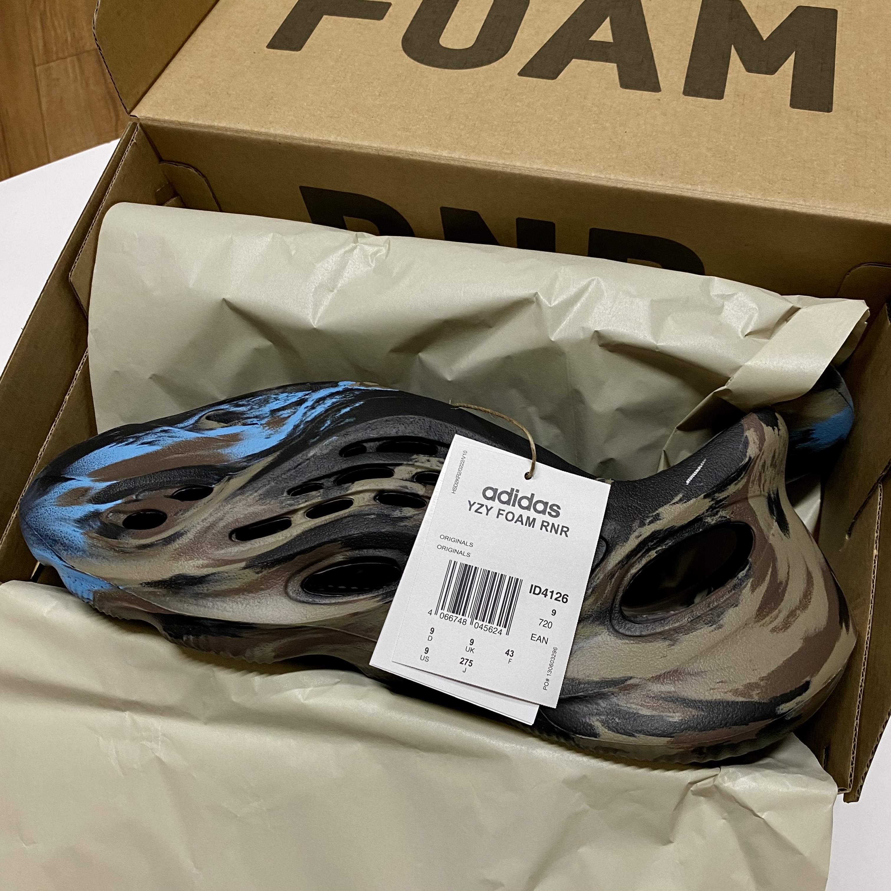 Adidas Yeezy Foam RNNR MX Cinder 착용 스타일 - 1