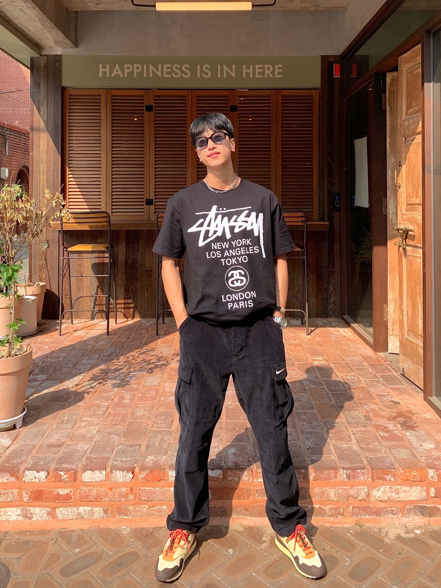 Stussy World Tour T-Shirt Black 2023, Supreme x Nike Arc Corduroy Cargo Pants Black - 22SS 착용 스타일 - 1