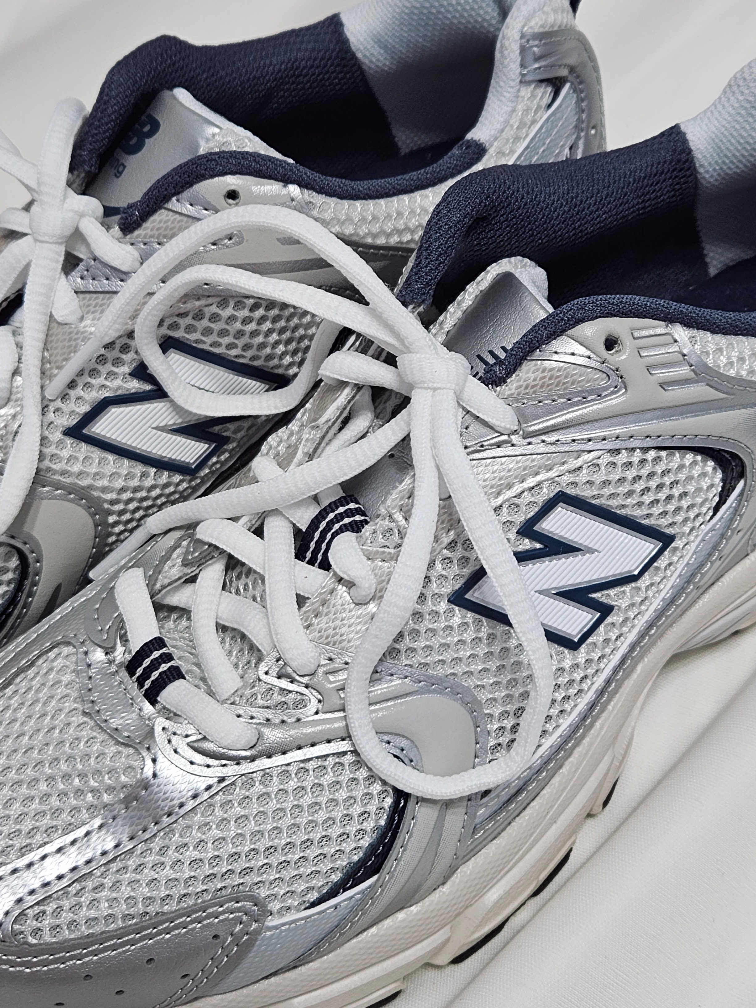 New Balance 530 Steel Grey 착용 스타일 - 3