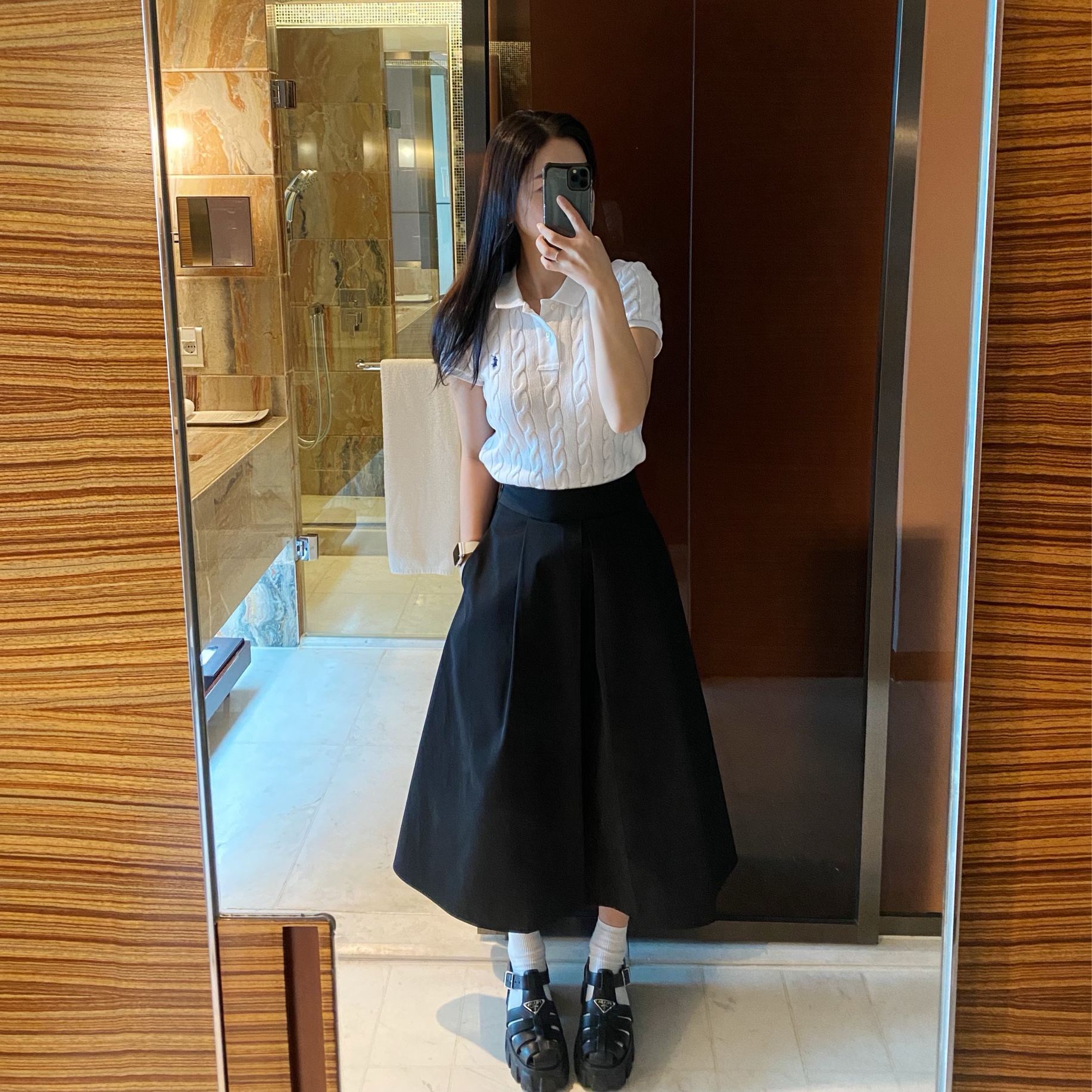 Prada Rubber Sandal Black 착용 스타일