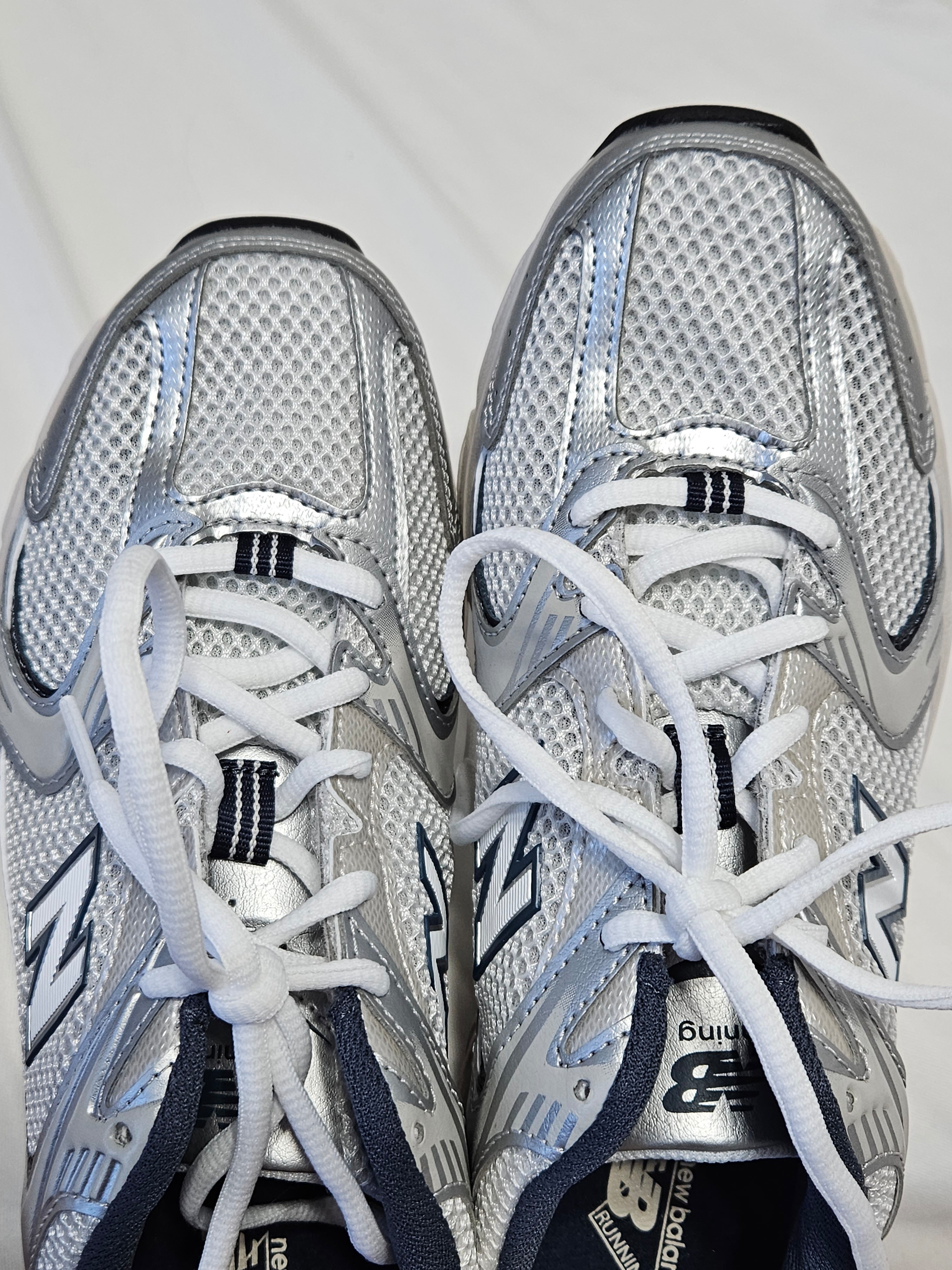 New Balance 530 Steel Grey 착용 스타일 - 1