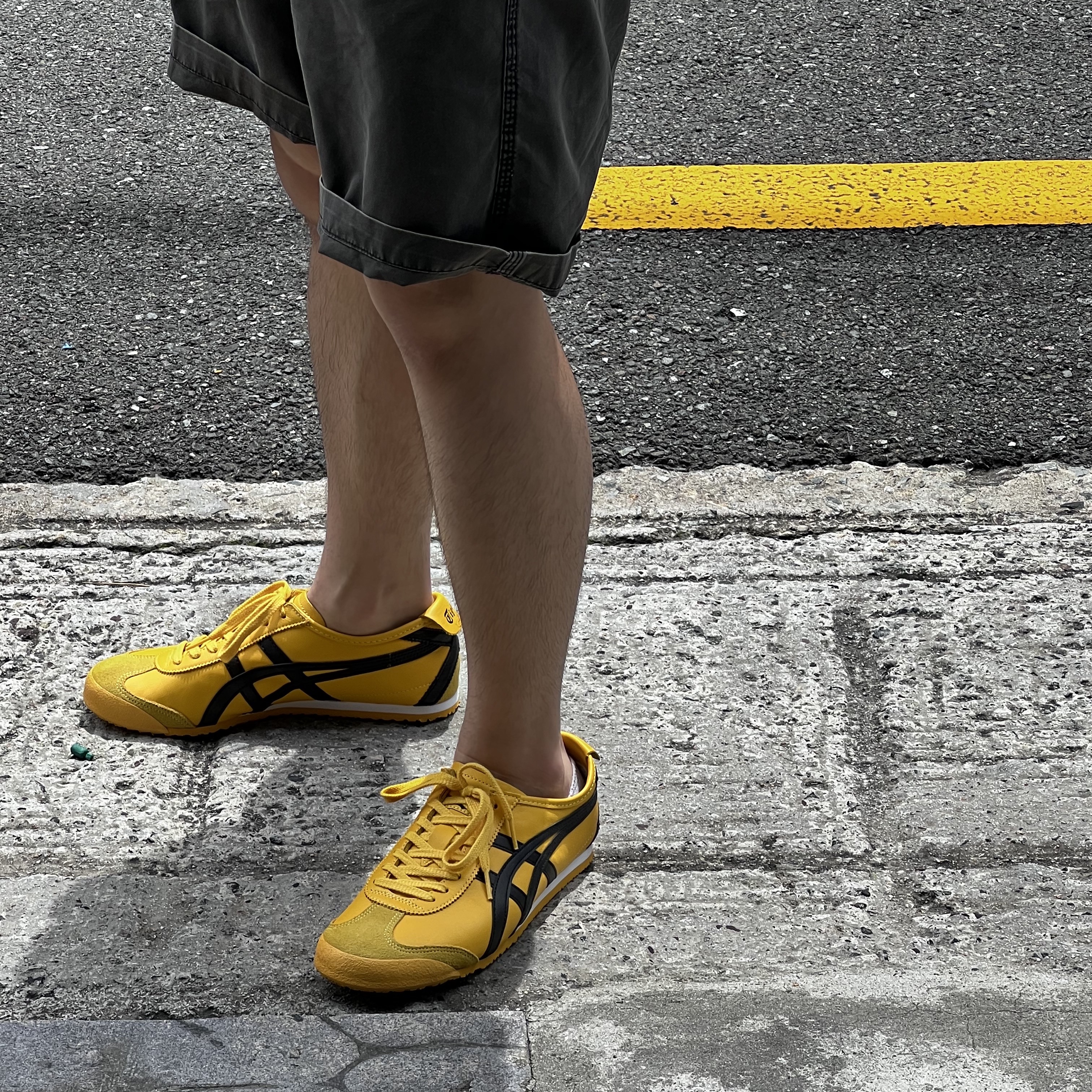 Onitsuka Tiger Mexico 66 Yellow Black 착용 스타일