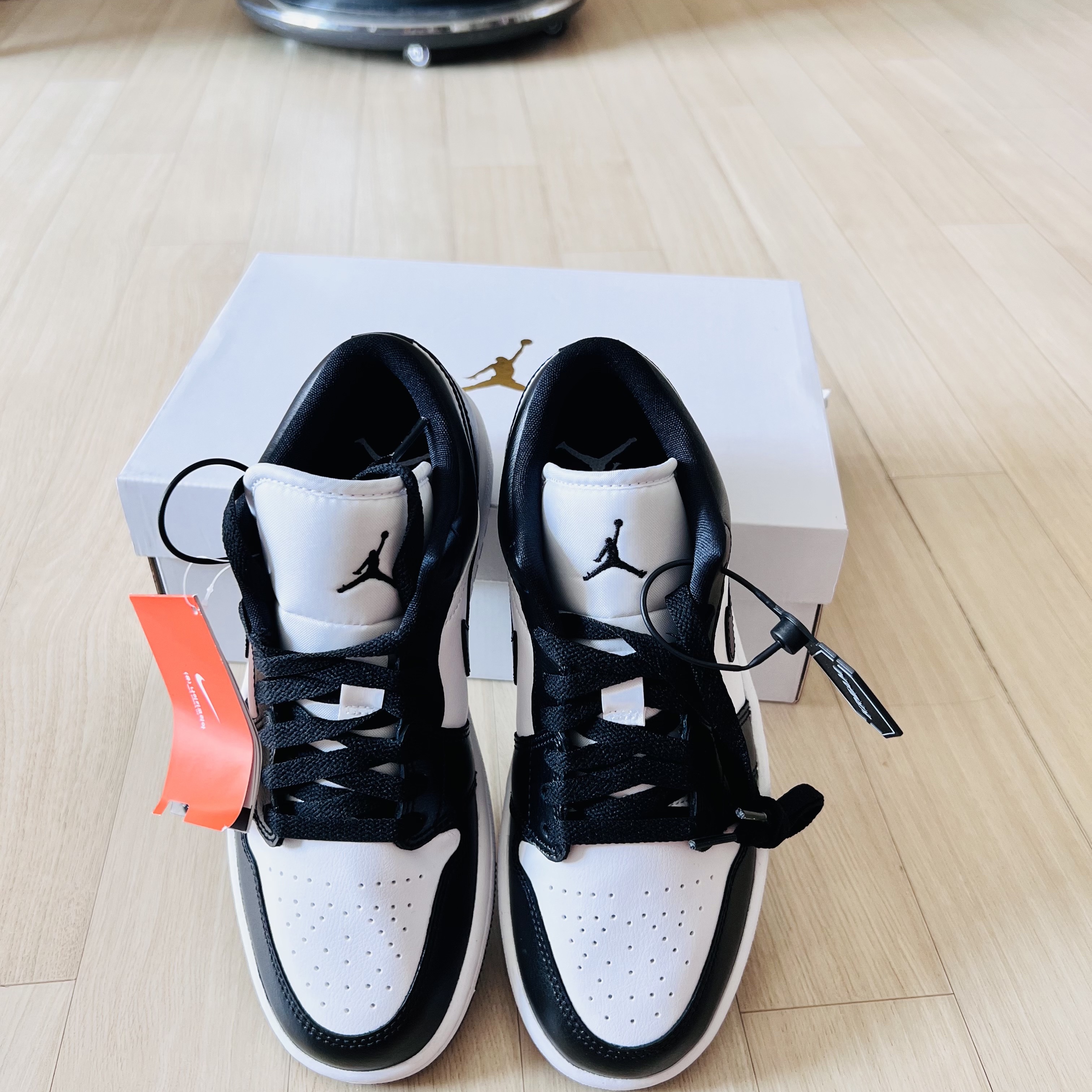 (W) Jordan 1 Low Black and White 착용 스타일