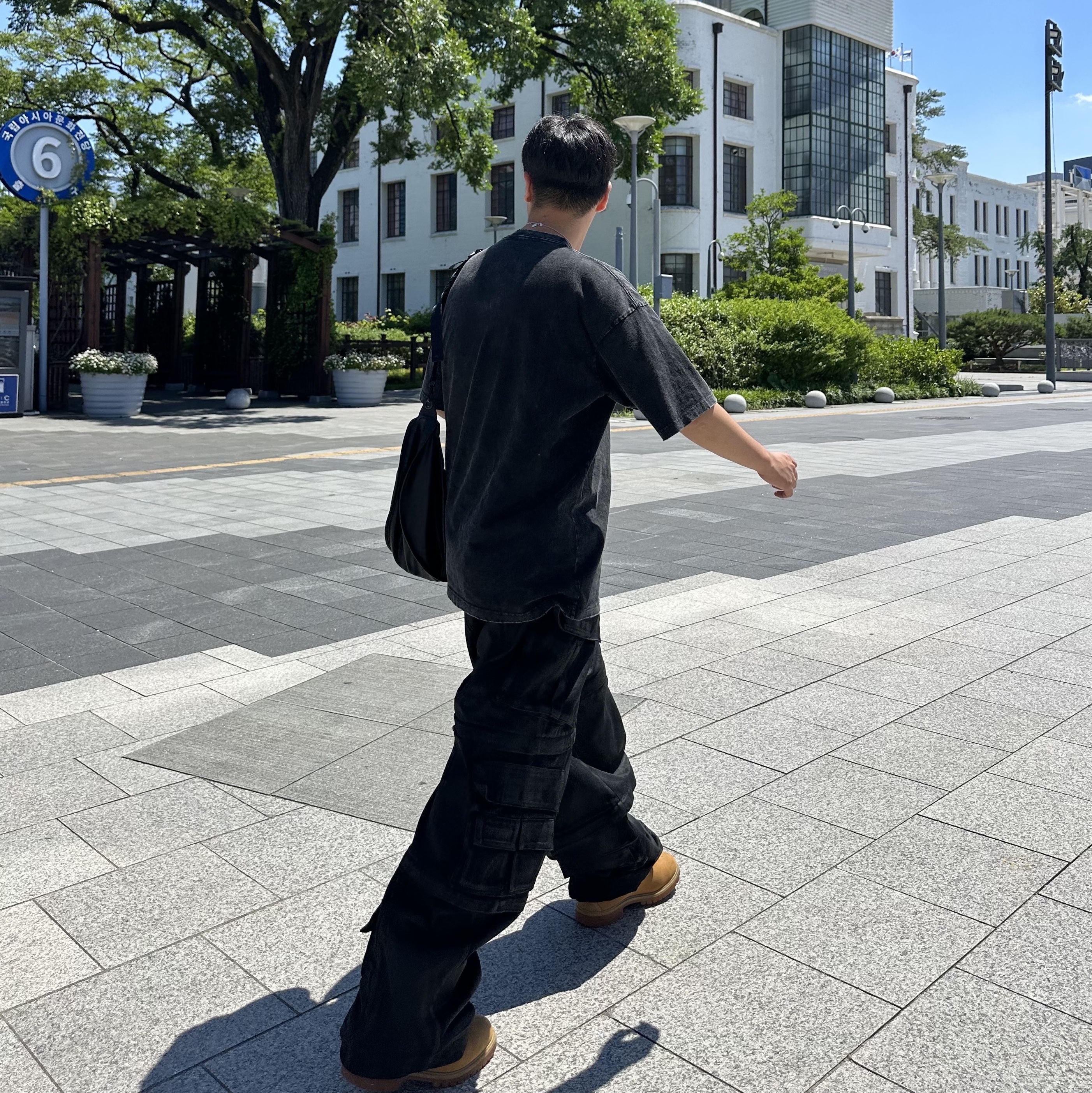 Project G/R Oversized Convertible Cargo Pants Coated Black, Vivienne Westwood Mini Bas Relief Pendant Silver 착용 스타일 - 5