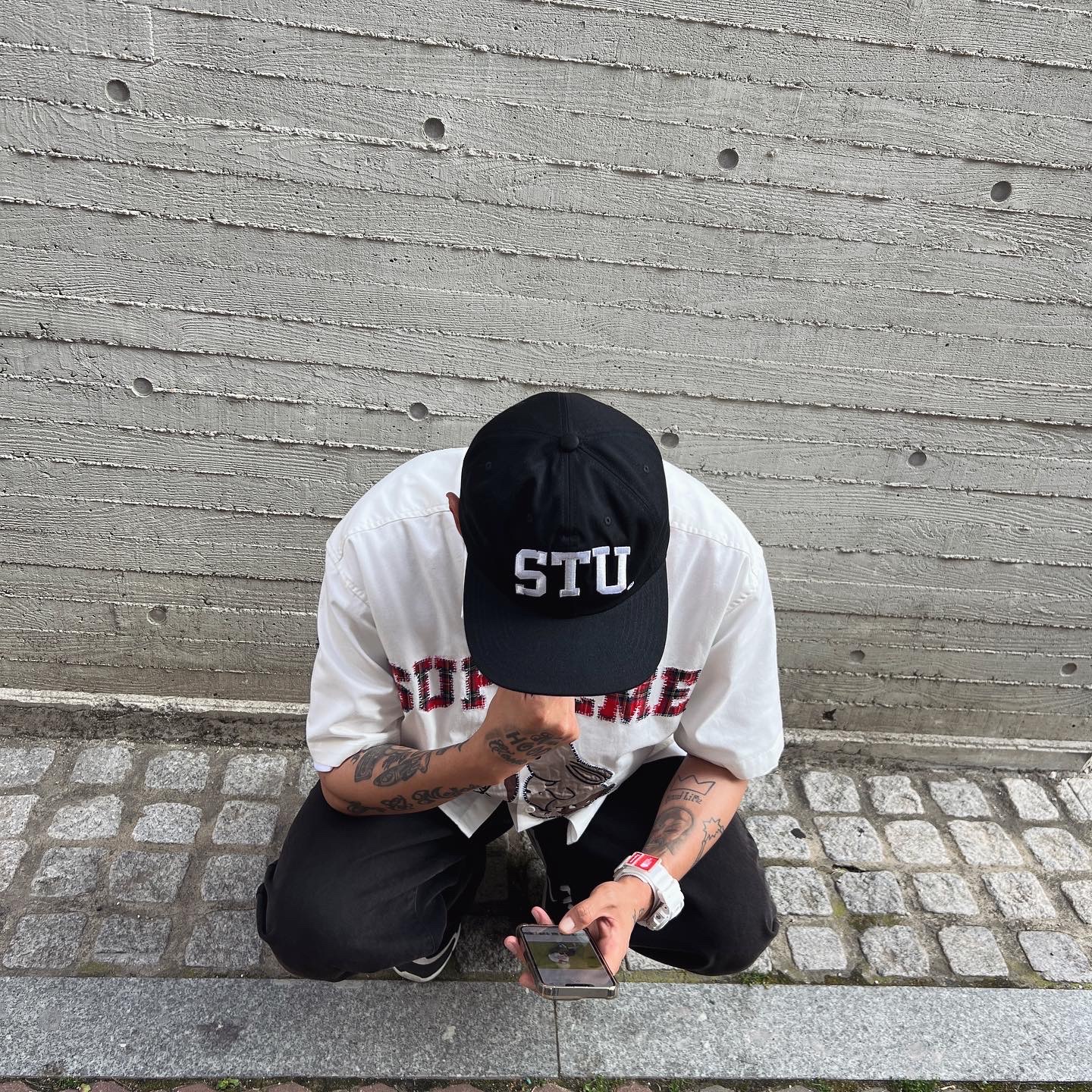 Stussy Stu Arch Strapback Cap Black, Supreme Bunnies S/S Work Shirt White - 23SS 착용 스타일 - 5