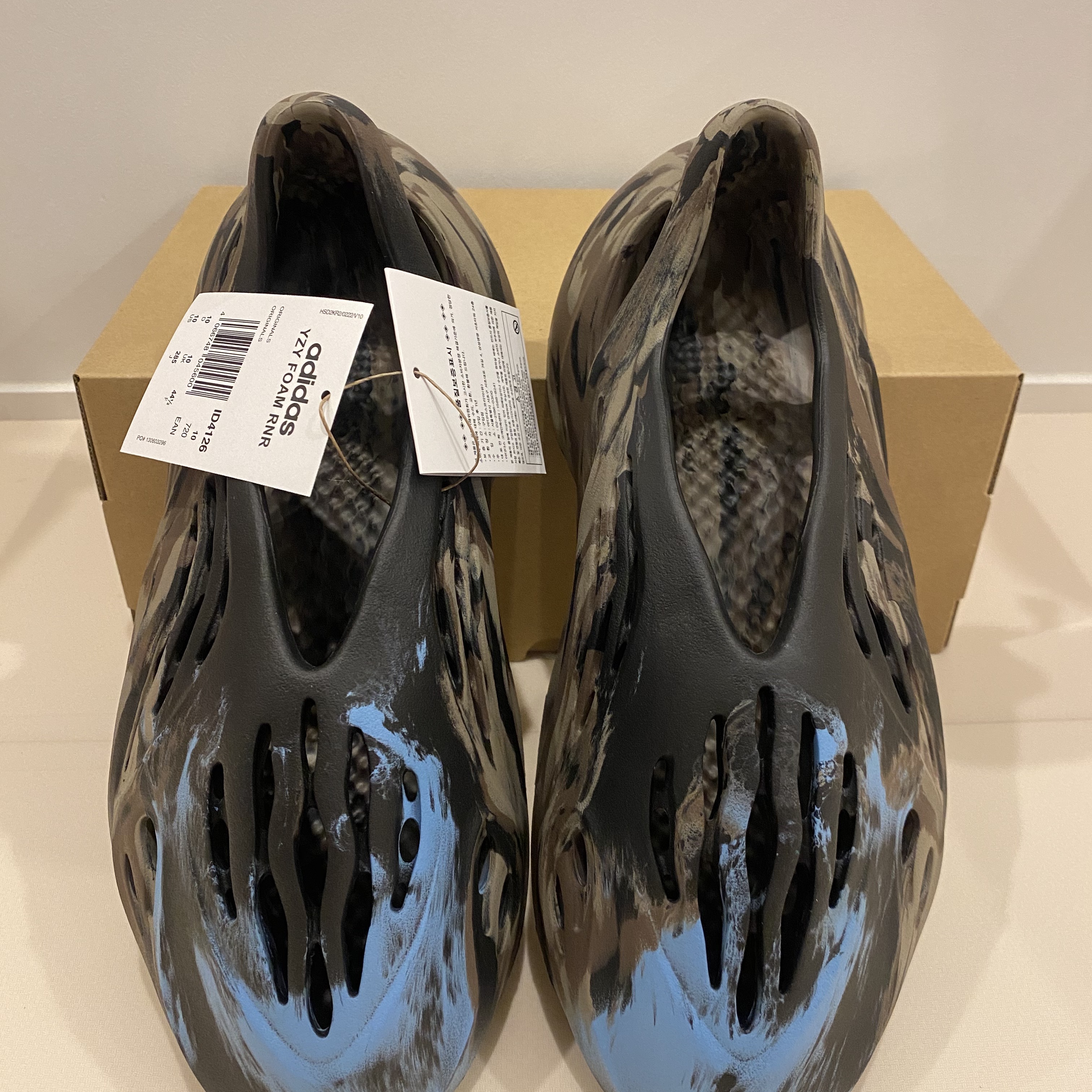 Adidas Yeezy Foam RNNR MX Cinder 착용 스타일 - 3