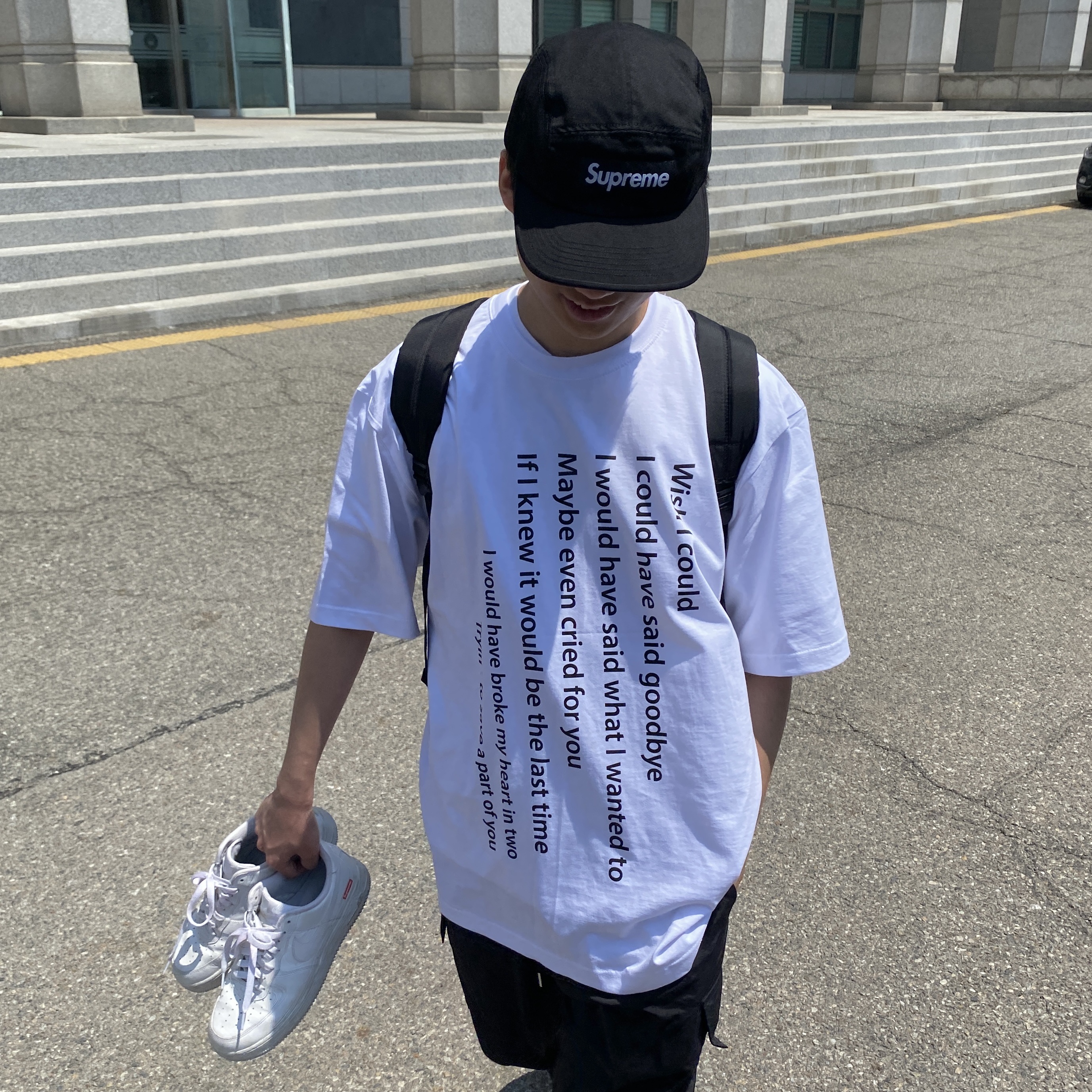 슈프림 워시드 치노 트윌 캠프캡 블랙, CDG 백팩 블랙 착용 스타일 - 1