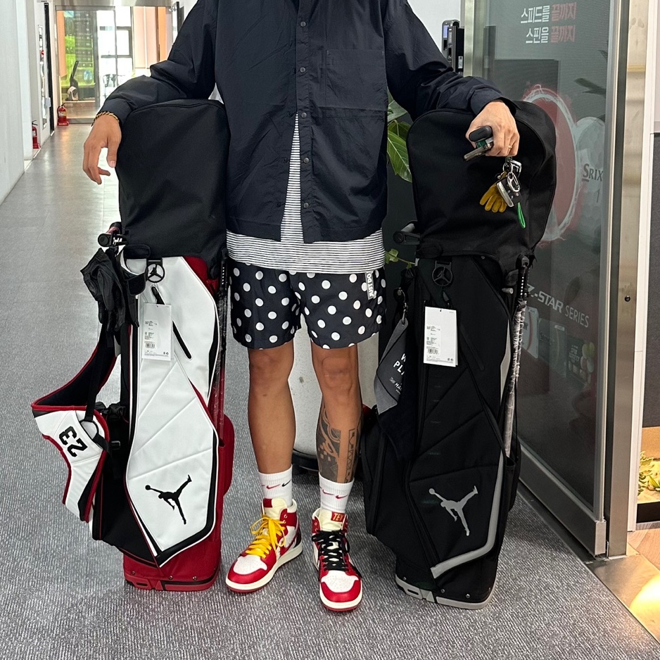 Jordan Fade Away Golf Bag White Varsity Red, Jordan Fade Away Golf Bag Black 착용 스타일