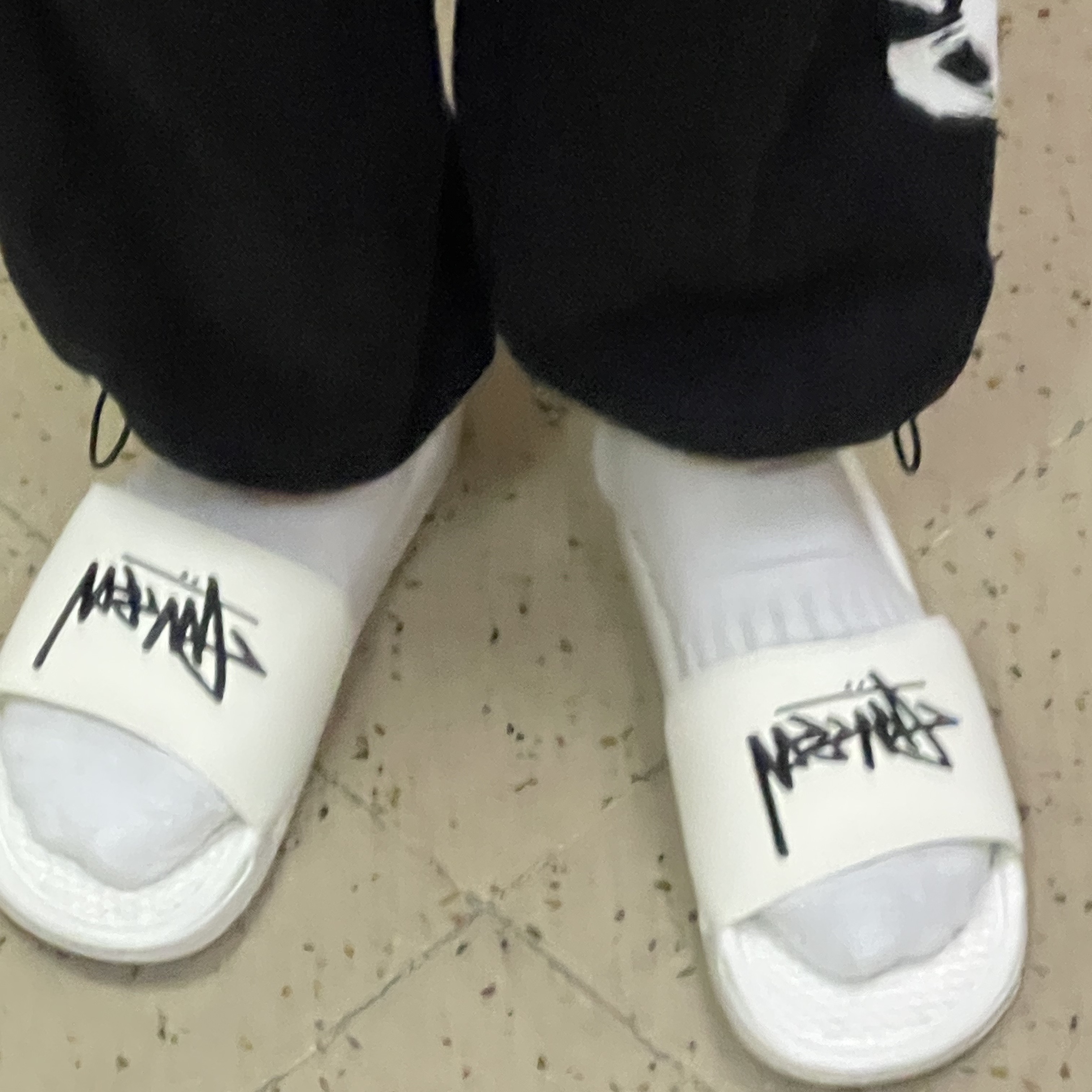 Nike x Stussy Benassi Slide Sail 착용 스타일