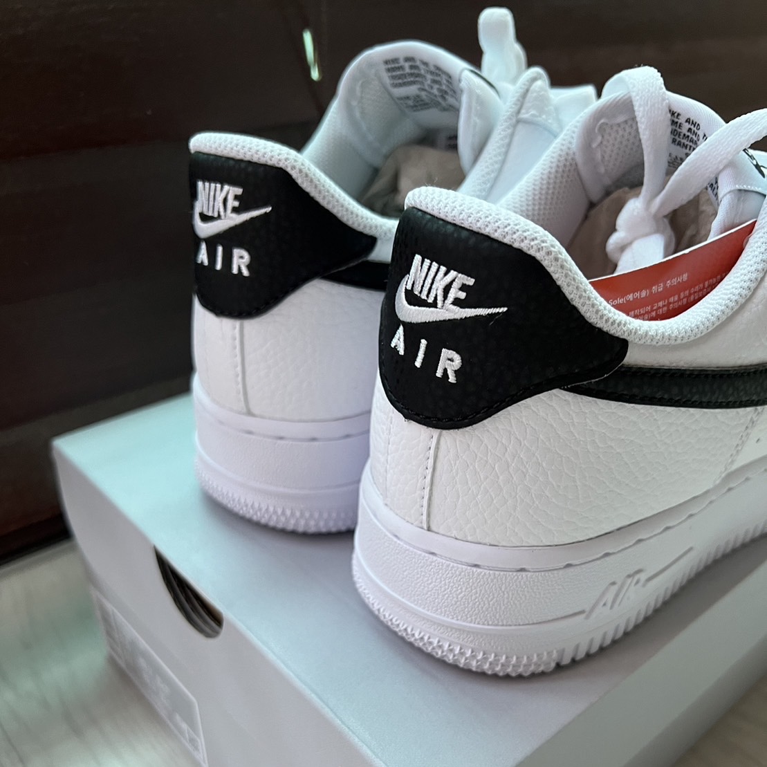 Nike Air Force 1 '07 White Black 착용 스타일 - 3