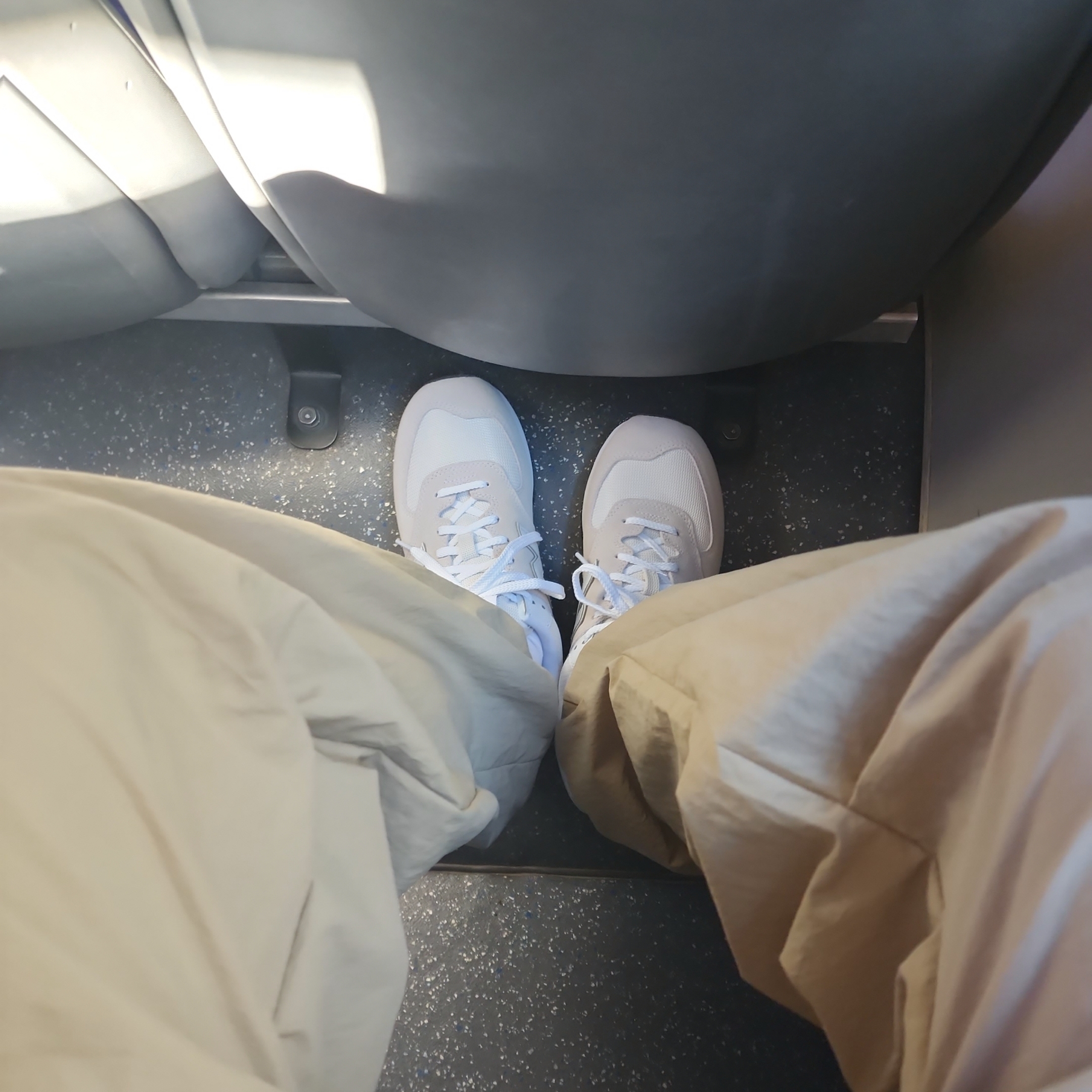 New Balance 574 Ivory - D Standard 착용 스타일