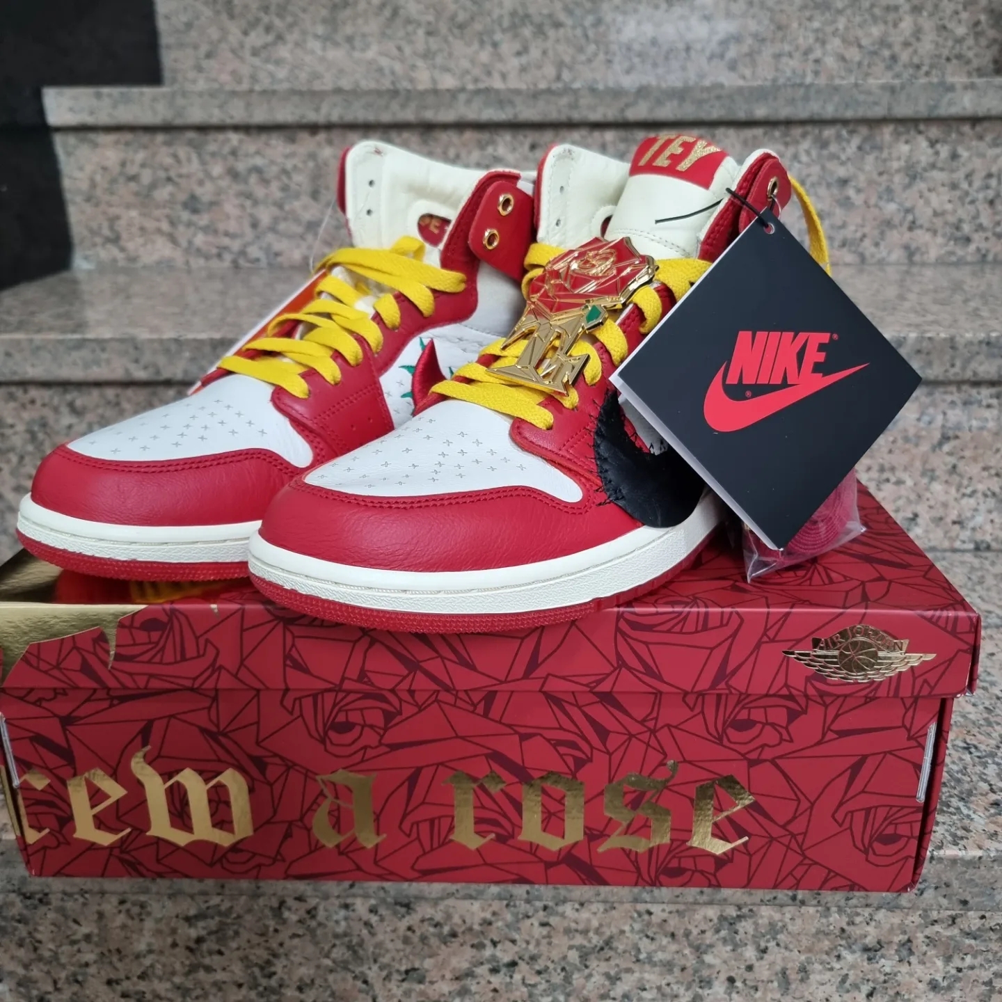 (W) Jordan 1 x Teyana Taylor Zoom CMFT 2 Gym Red 착용 스타일 - 1