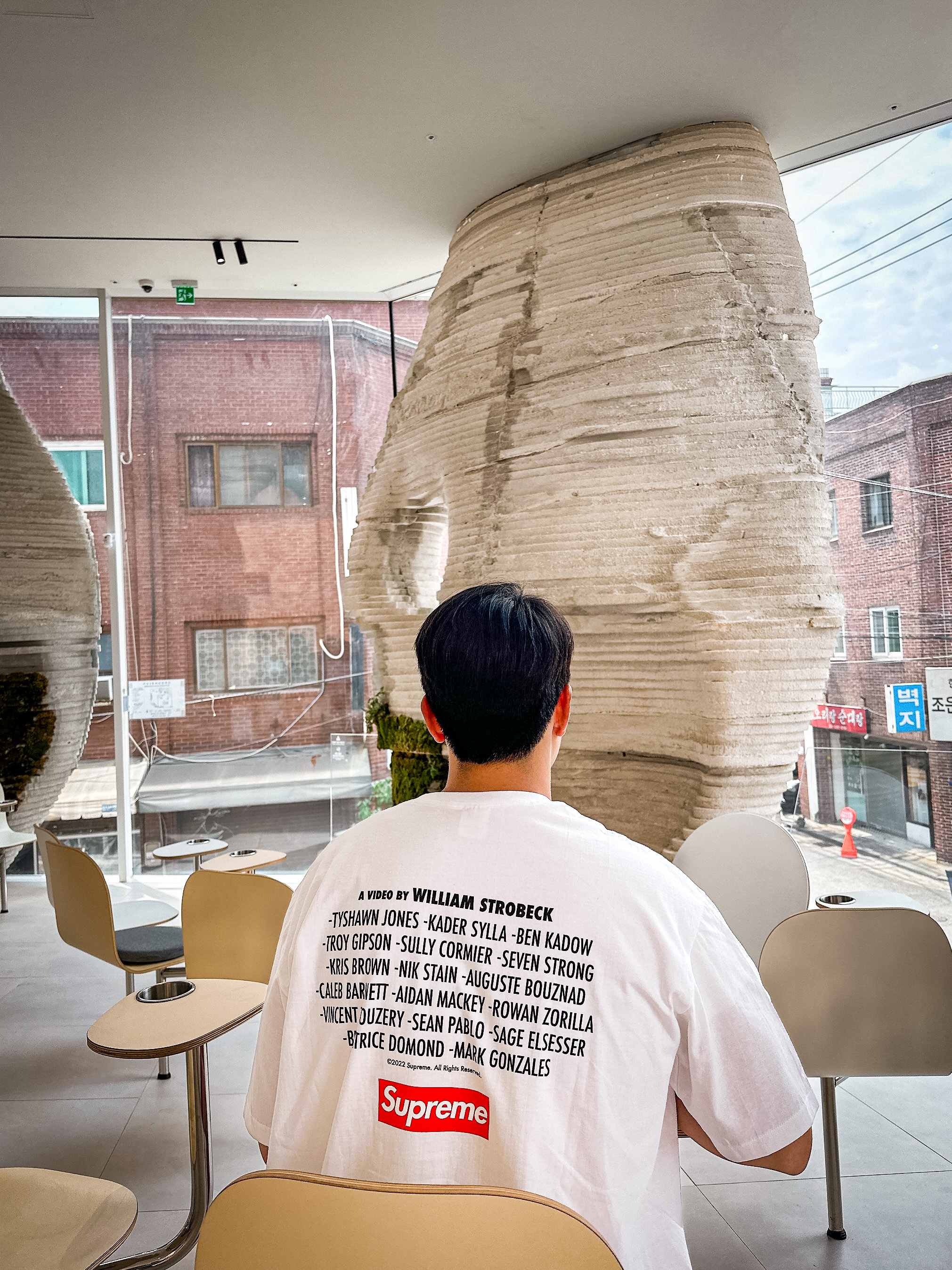 Supreme Play Dead T-Shirt White - 22FW 착용 스타일 - 2