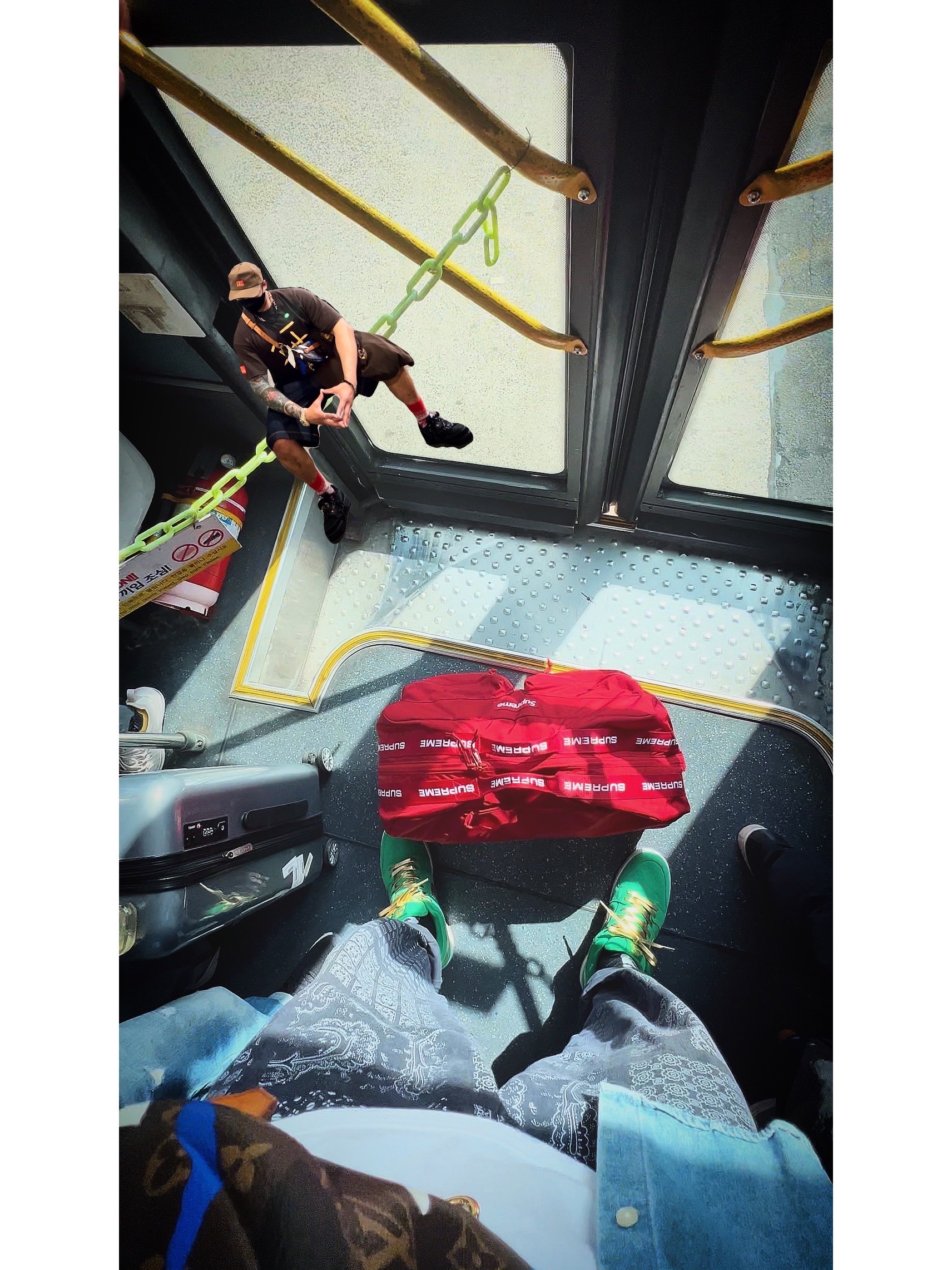 Supreme x The North Face Bandana T-Shirt White - 22SS, Nike SB Dunk Low Pro Shamrock 착용 스타일 - 2